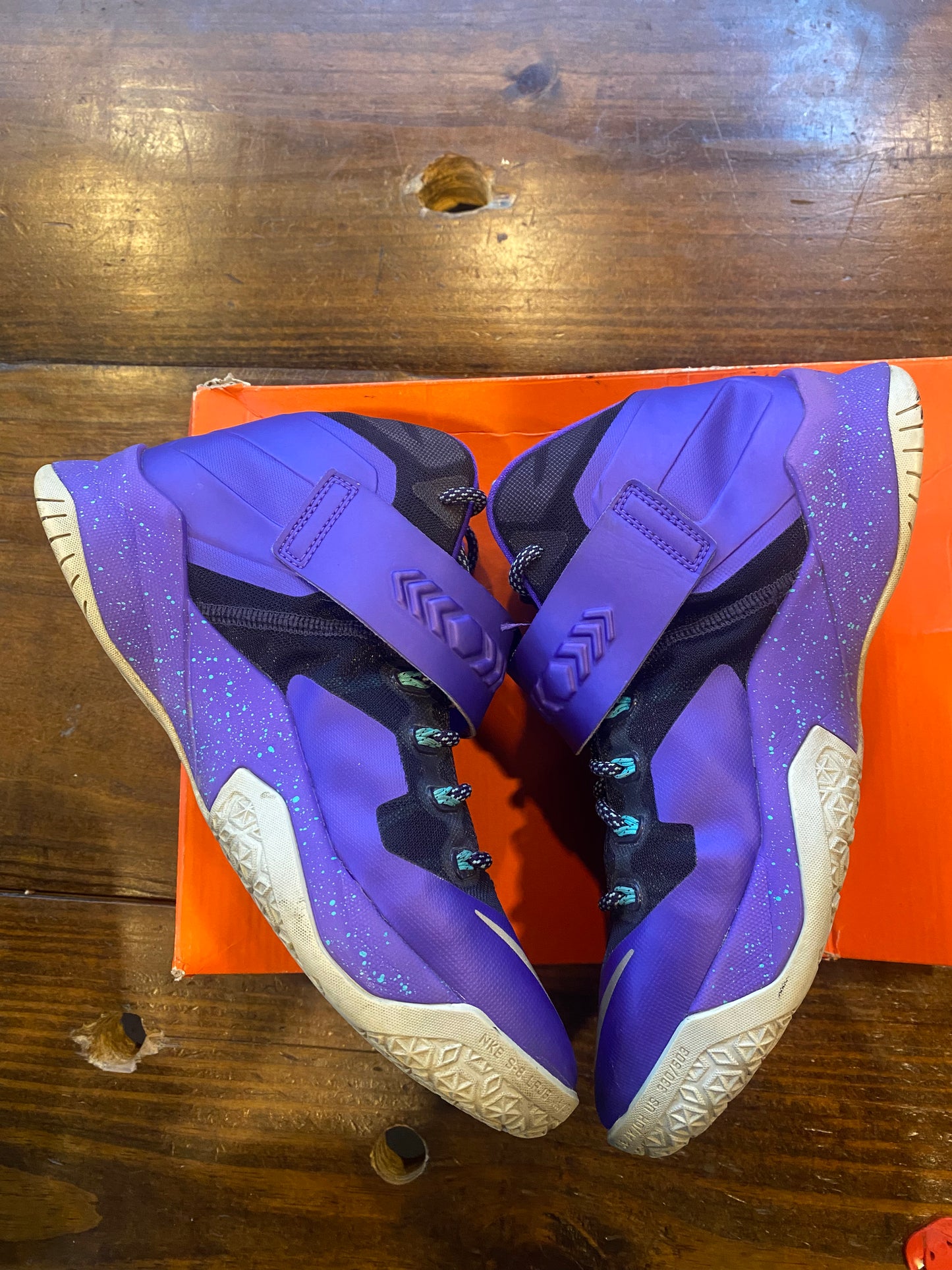 Le Bron Zoom Soldier 8 GS Hyper Grape PRE OWNED