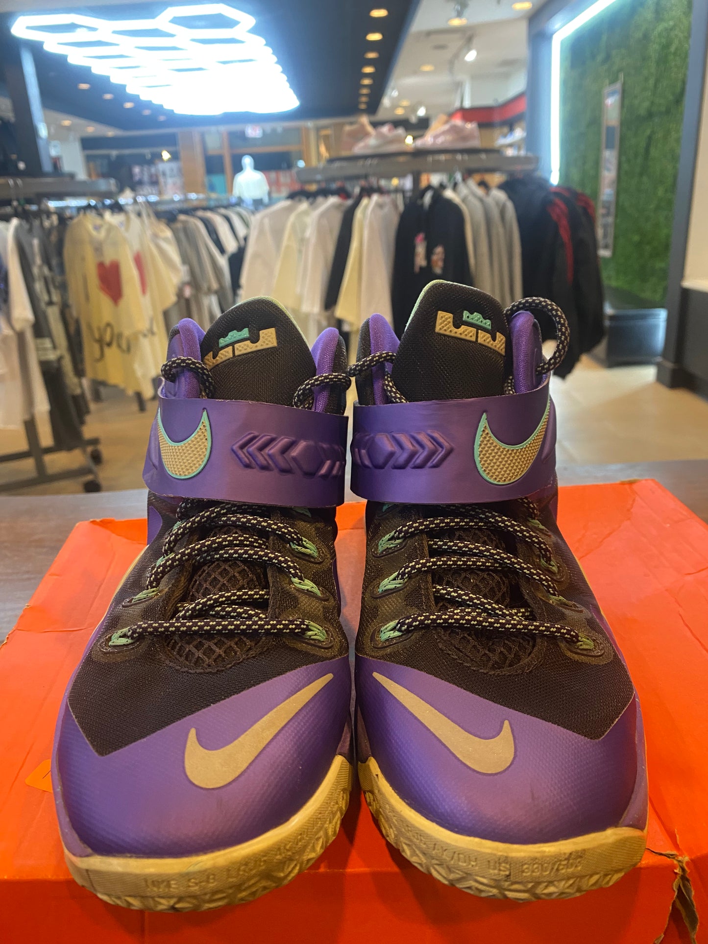 Le Bron Zoom Soldier 8 GS Hyper Grape PRE OWNED