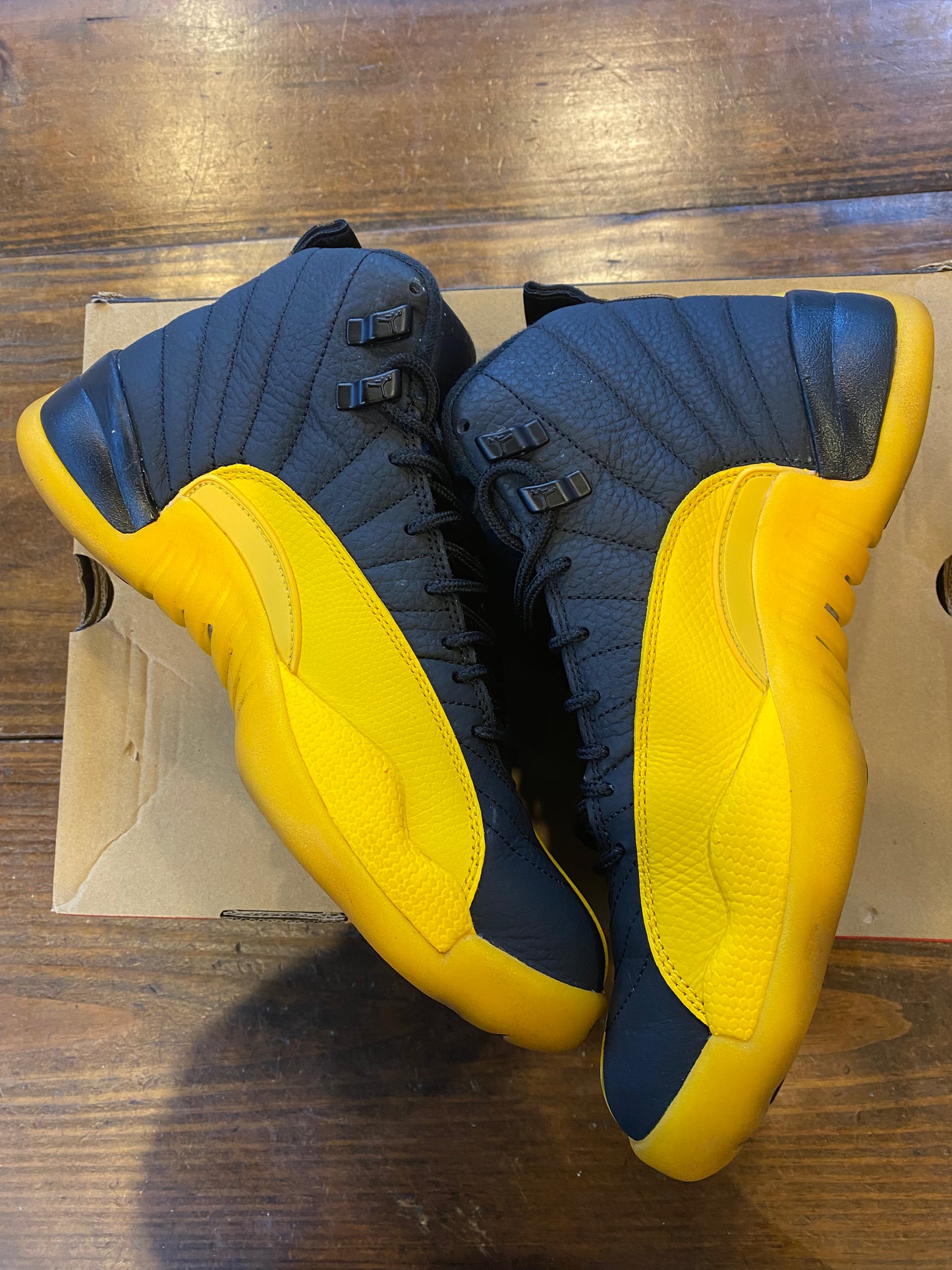 Jordan 12 Unv. Gold PRE - OWNED