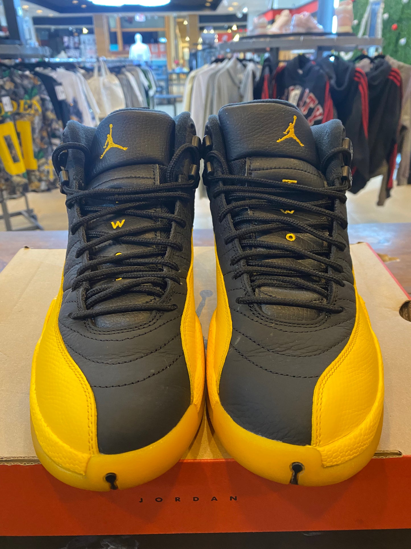 Jordan 12 Unv. Gold PRE - OWNED