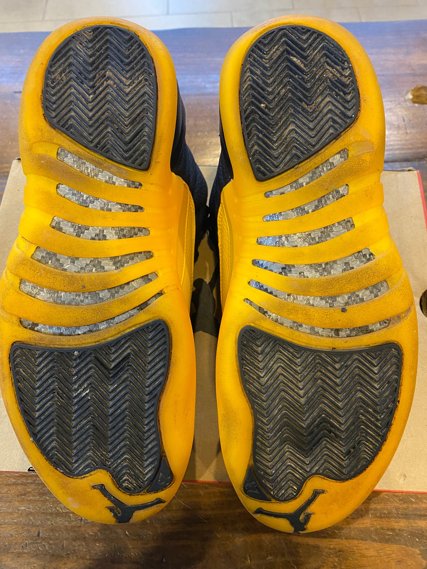 Jordan 12 Unv. Gold PRE - OWNED