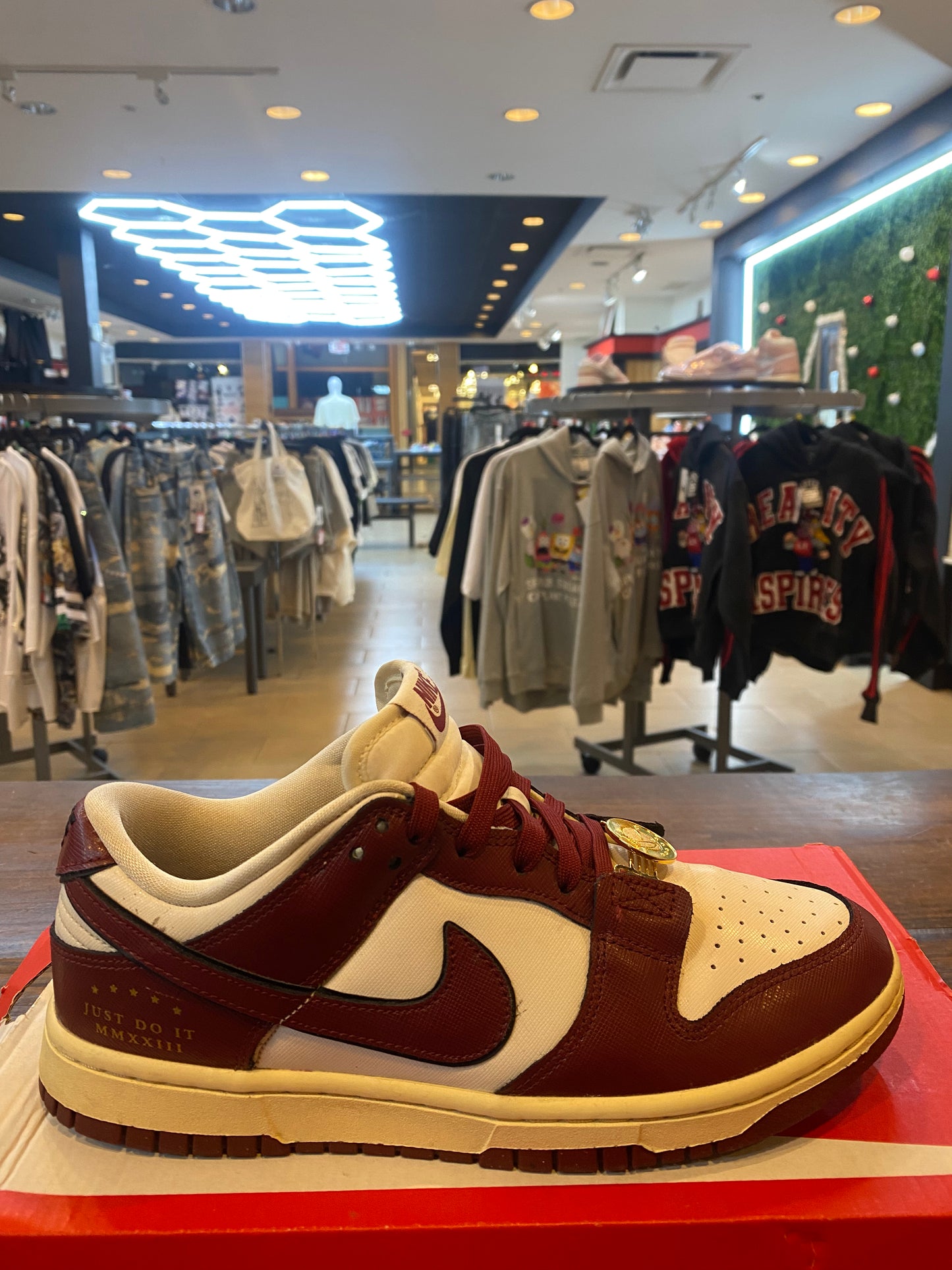 Wmns Dunk Low SE Sisterhood Team Red PRE OWNED
