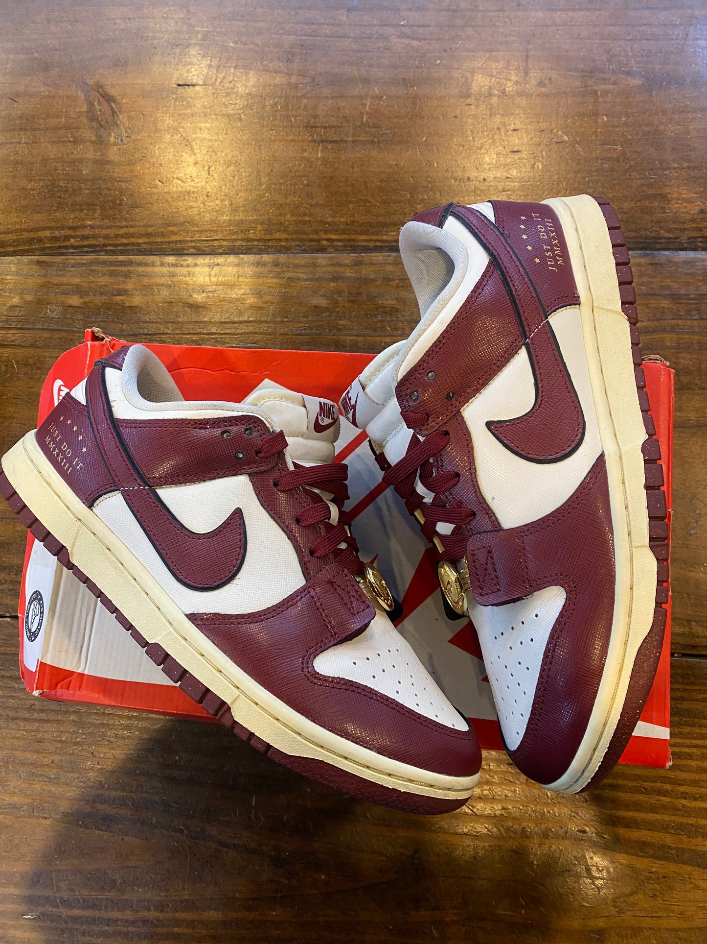 Wmns Dunk Low SE Sisterhood Team Red PRE OWNED