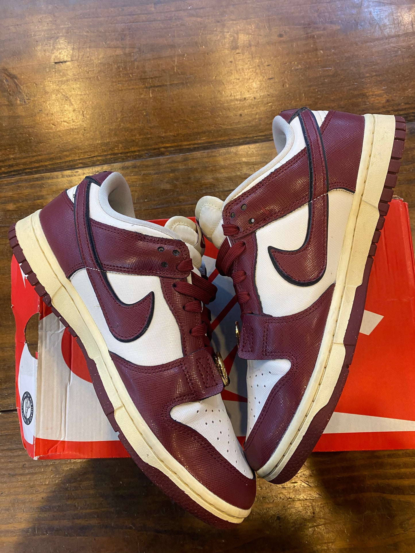 Wmns Dunk Low SE Sisterhood Team Red PRE OWNED