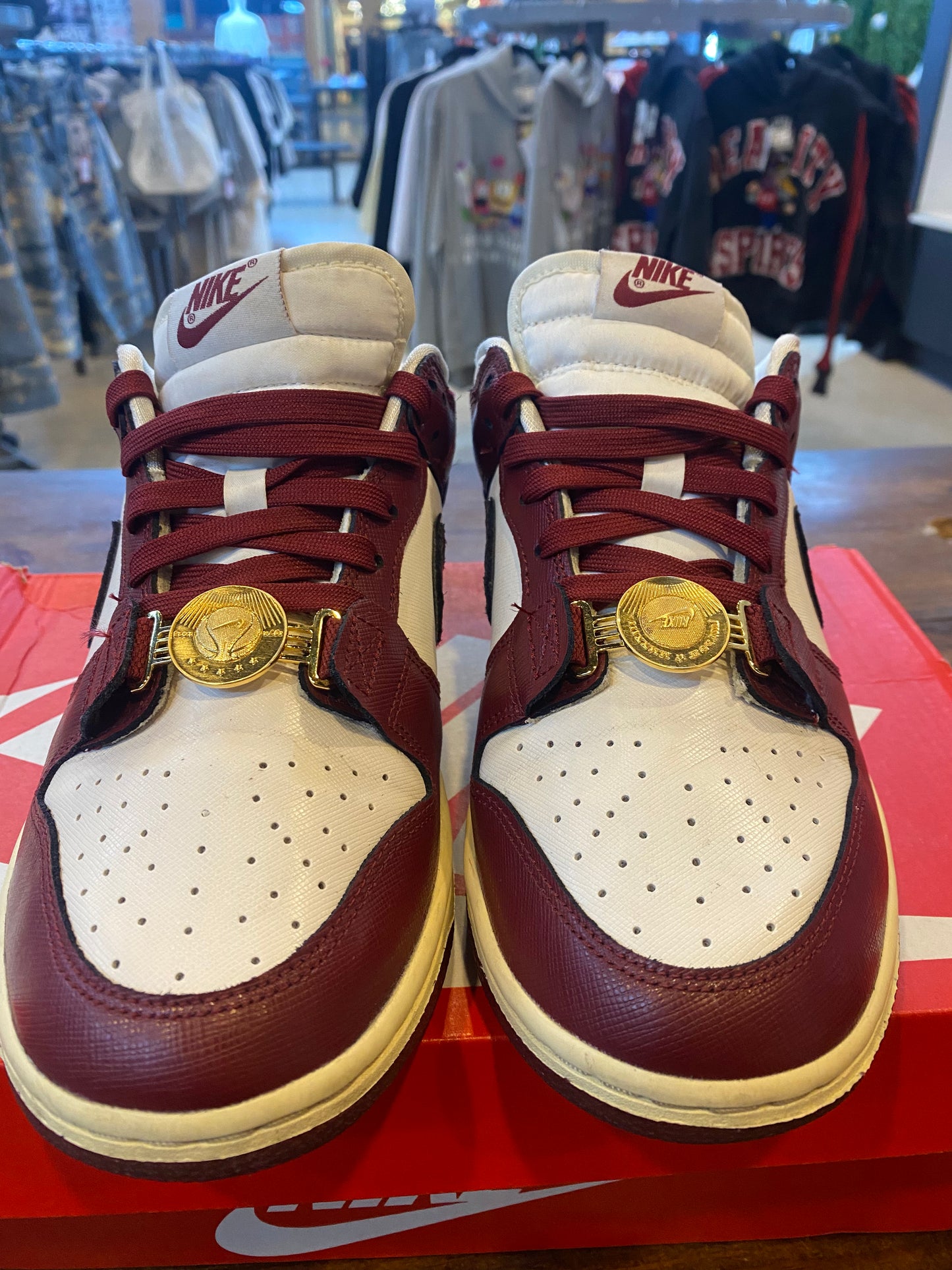 Wmns Dunk Low SE Sisterhood Team Red PRE OWNED