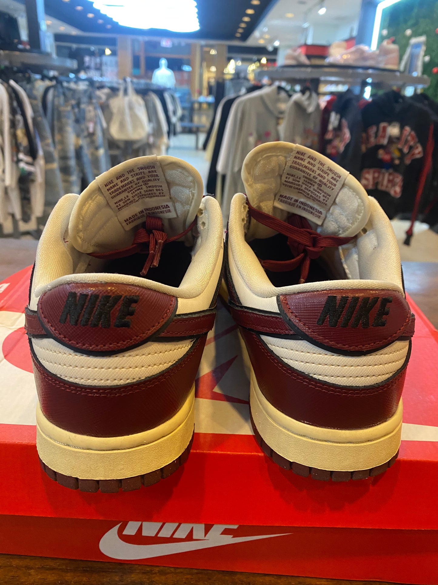 Wmns Dunk Low SE Sisterhood Team Red PRE OWNED
