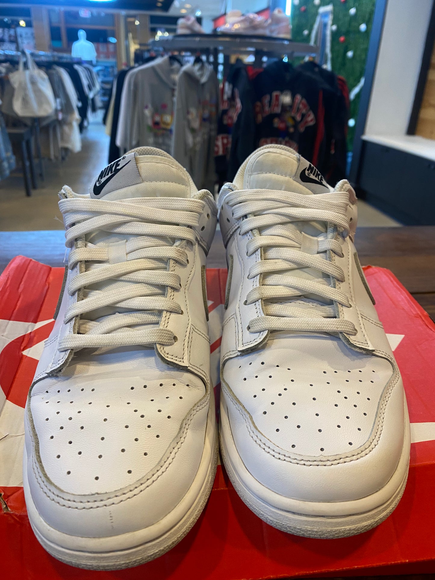 Wmns Dunk Low Triple White PRE OWNED