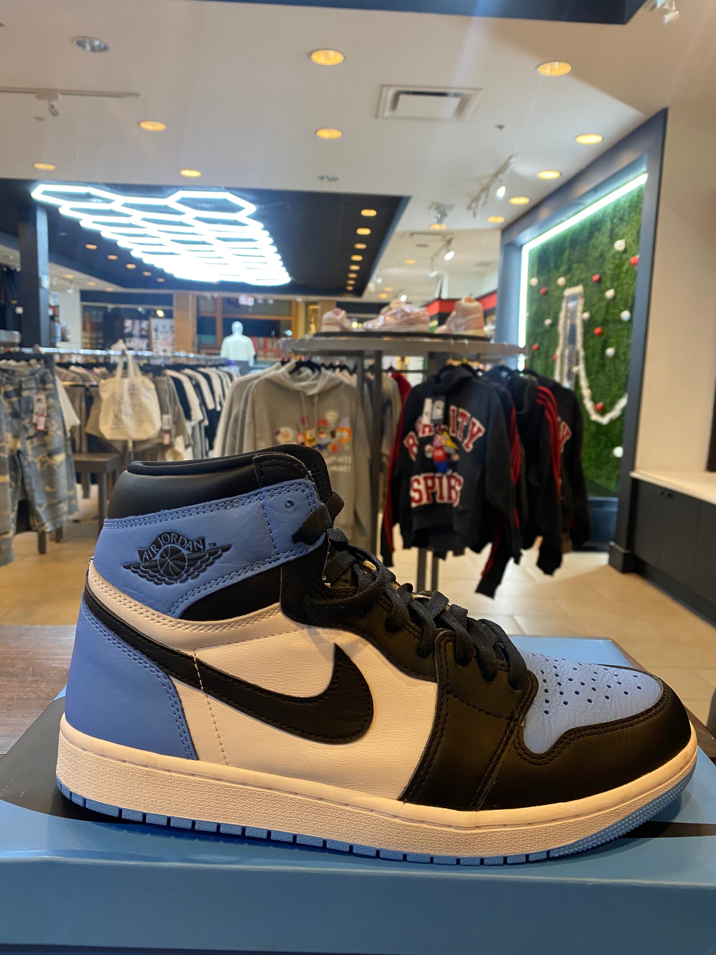 Jordan 1 Retro High OG UNC Toe PRE OWNED