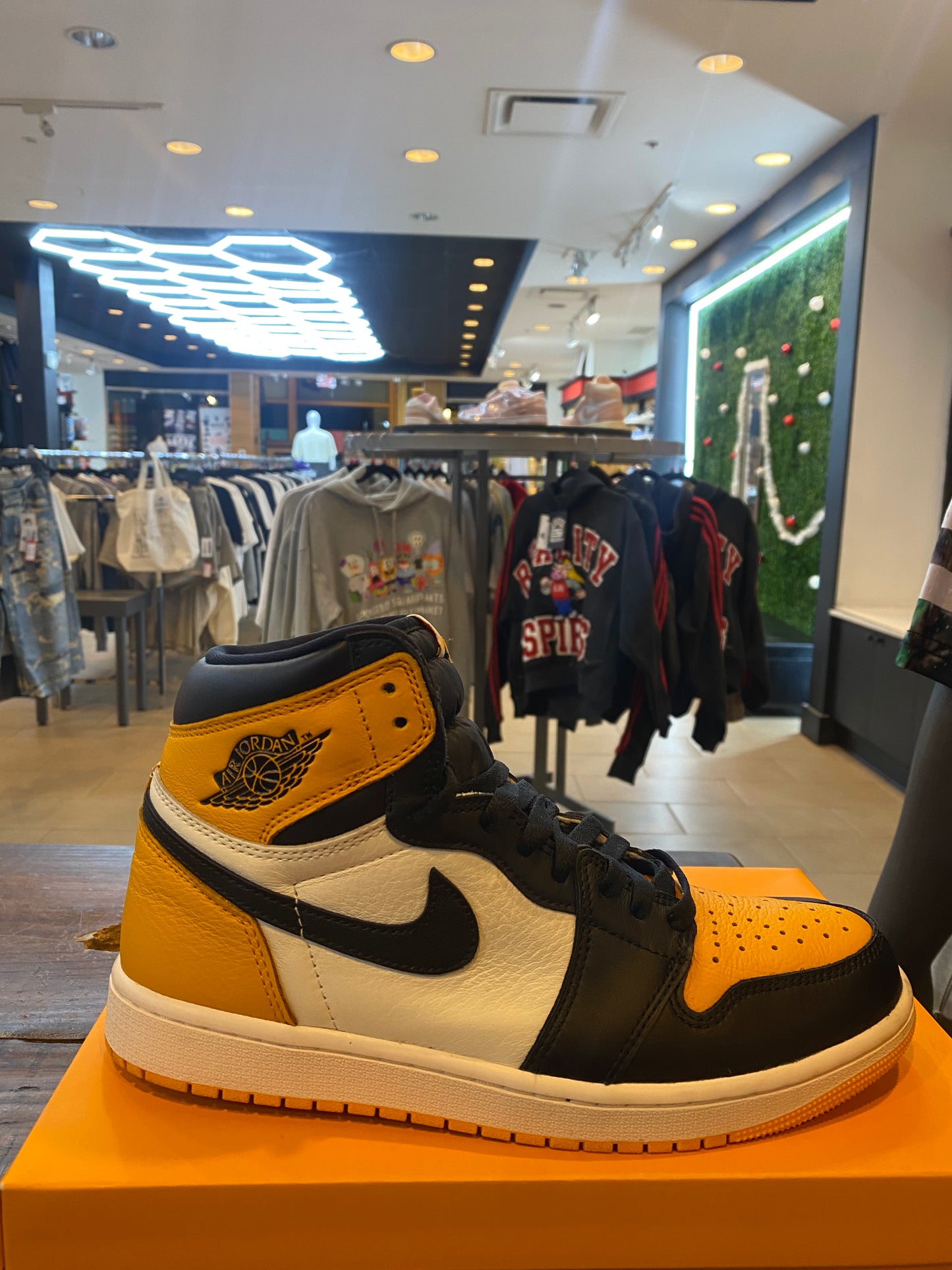 Jordan 1 Retro High OG Yellow Toe PRE OWNED
