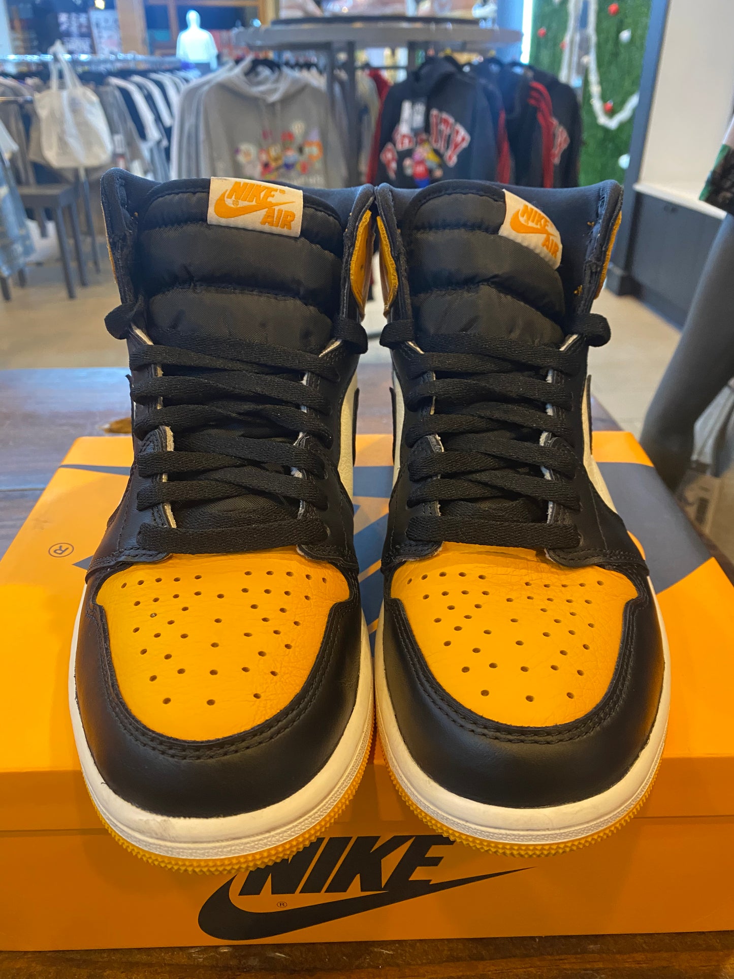 Jordan 1 Retro High OG Yellow Toe PRE OWNED
