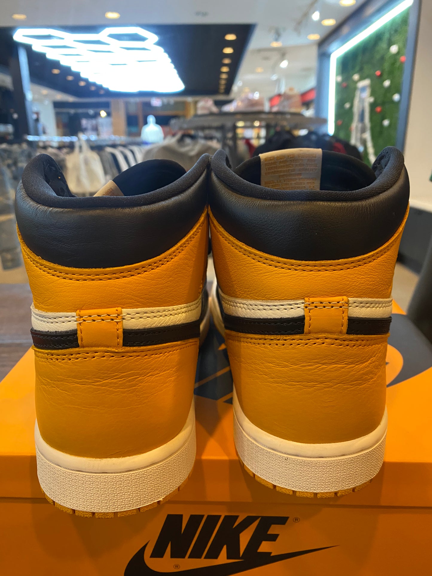 Jordan 1 Retro High OG Yellow Toe PRE OWNED