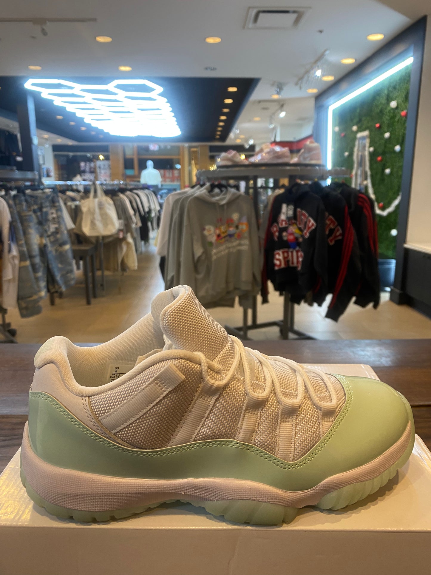 Wmns Jordan 11 Retro Low Igloo PRE OWNED