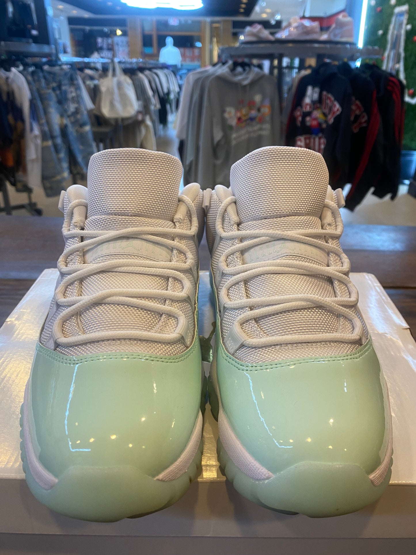 Wmns Jordan 11 Retro Low Igloo PRE OWNED