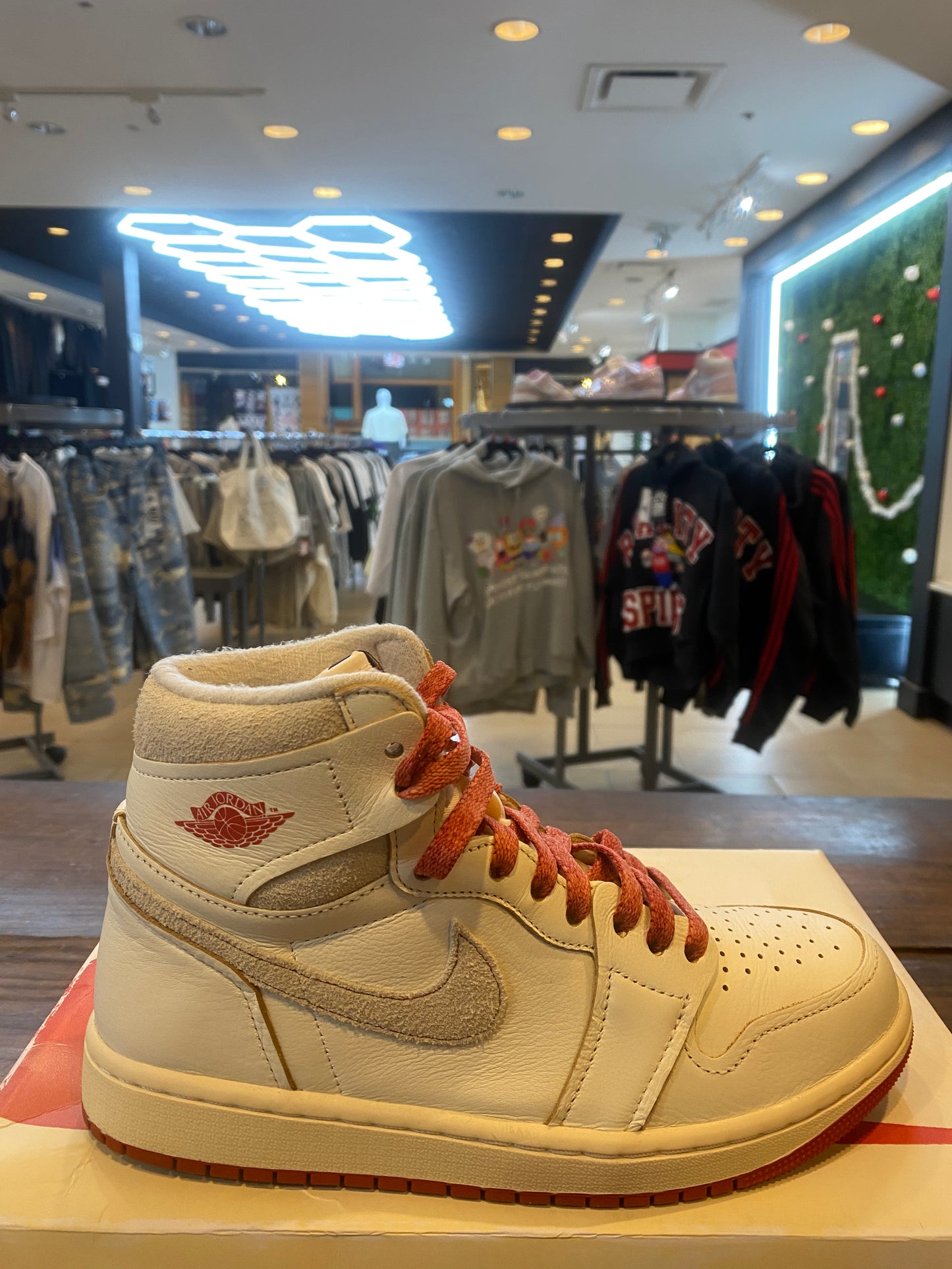 Wmns Jordan 1 Retro High OG Sail Cinnabar PRE OWNED