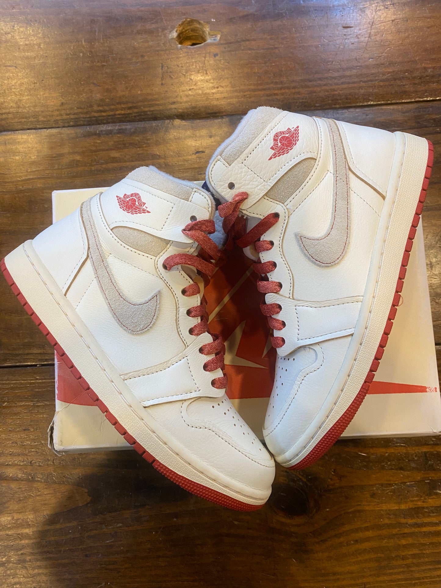 Wmns Jordan 1 Retro High OG Sail Cinnabar PRE OWNED