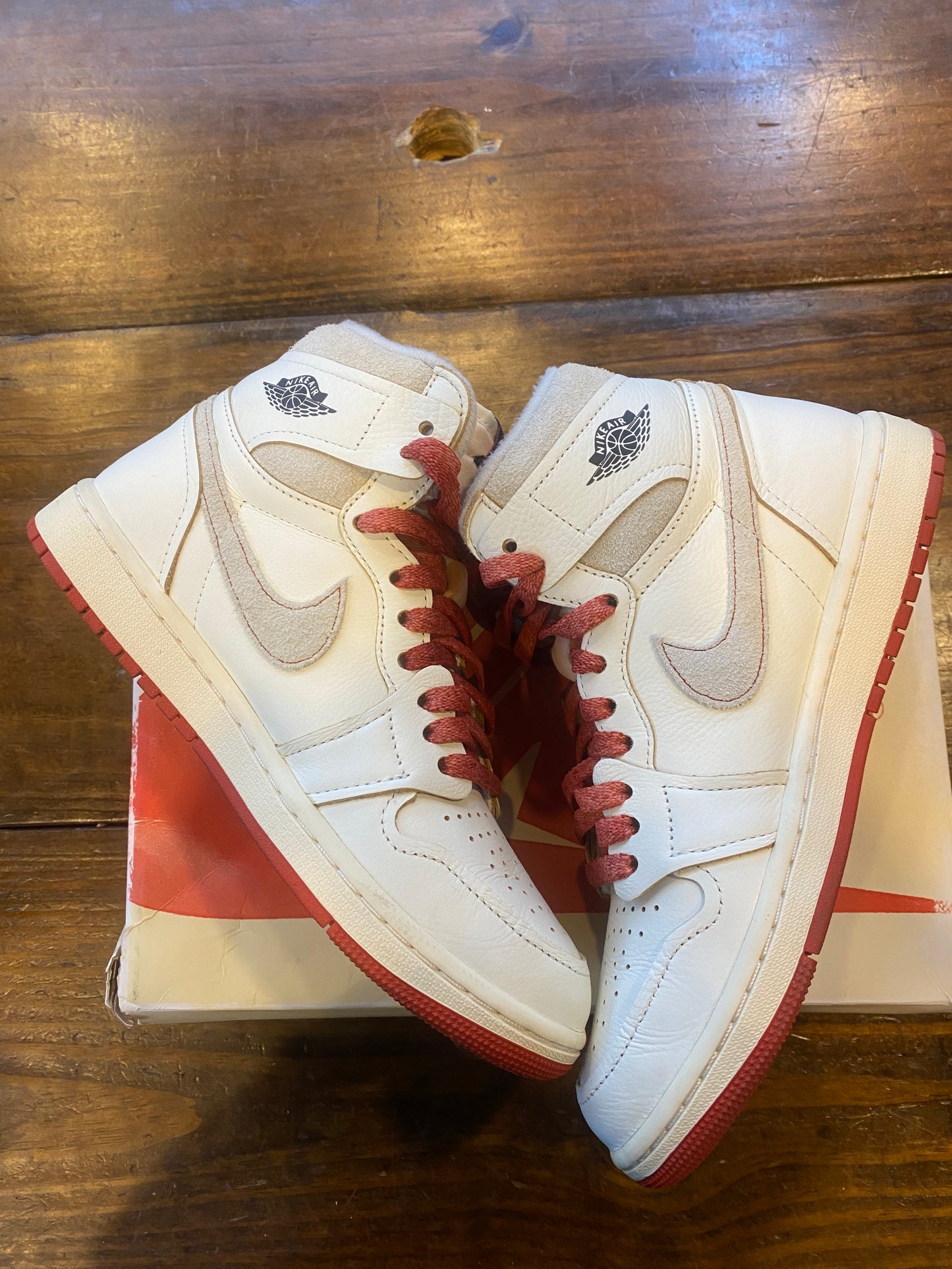 Wmns Jordan 1 Retro High OG Sail Cinnabar PRE OWNED
