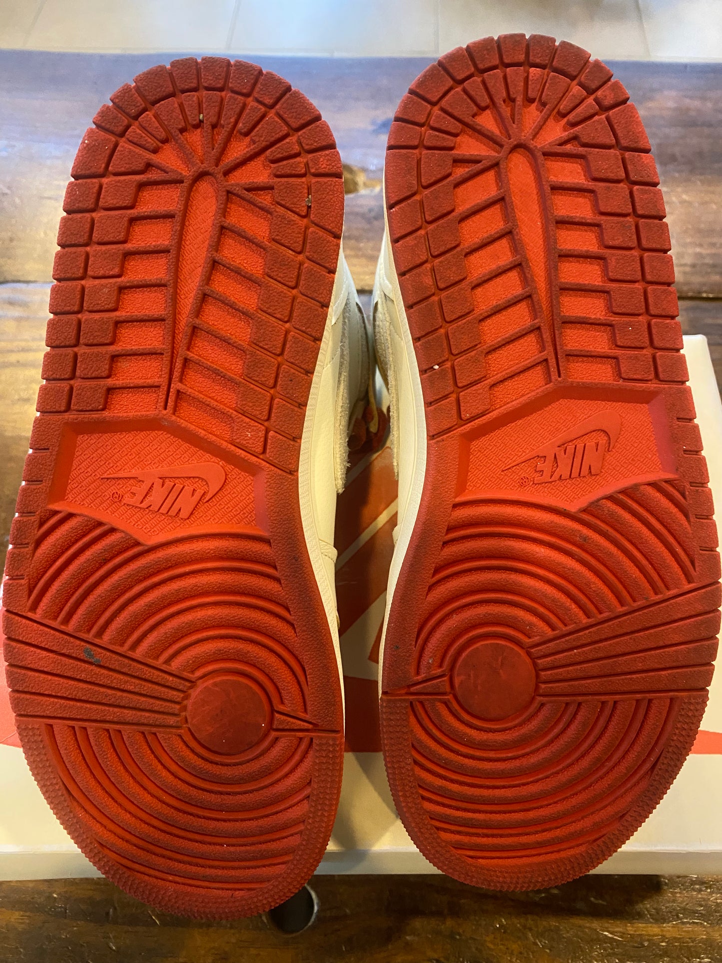 Wmns Jordan 1 Retro High OG Sail Cinnabar PRE OWNED