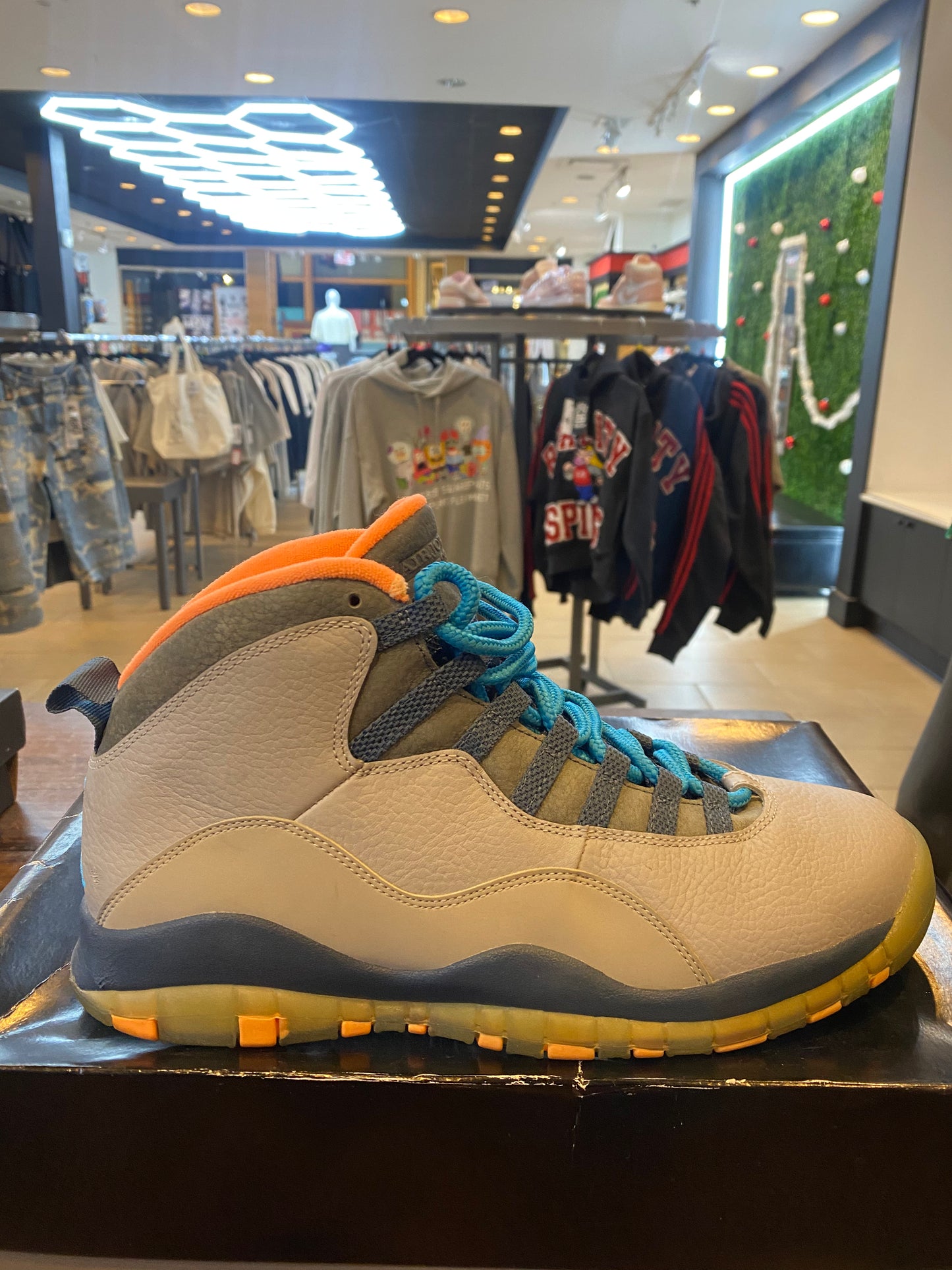 Jordan 10 Retro Bobcats PRE OWNED