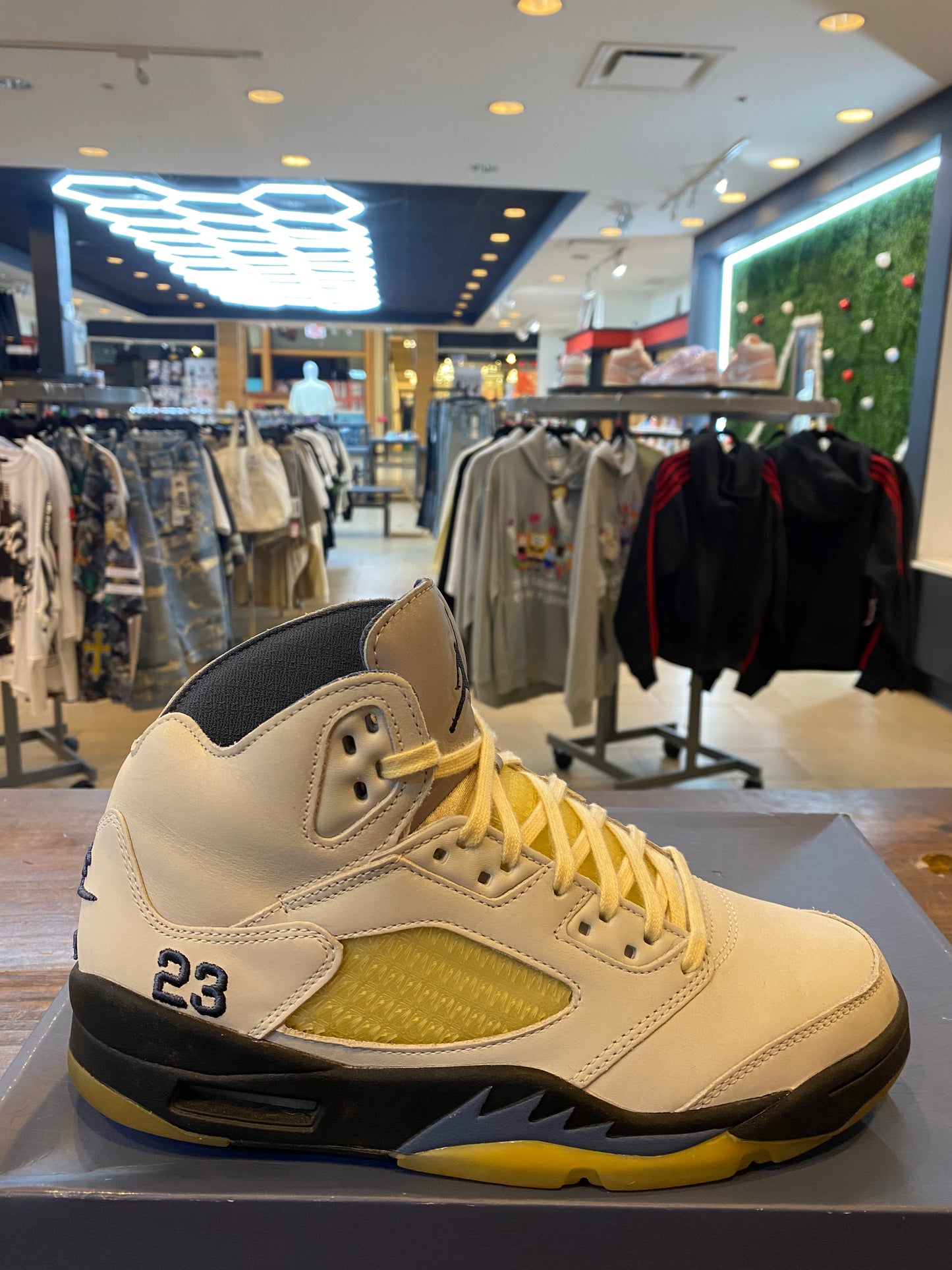 A Ma Maniere X Wmns Jordan 5 Retro Dawn PRE OWNED