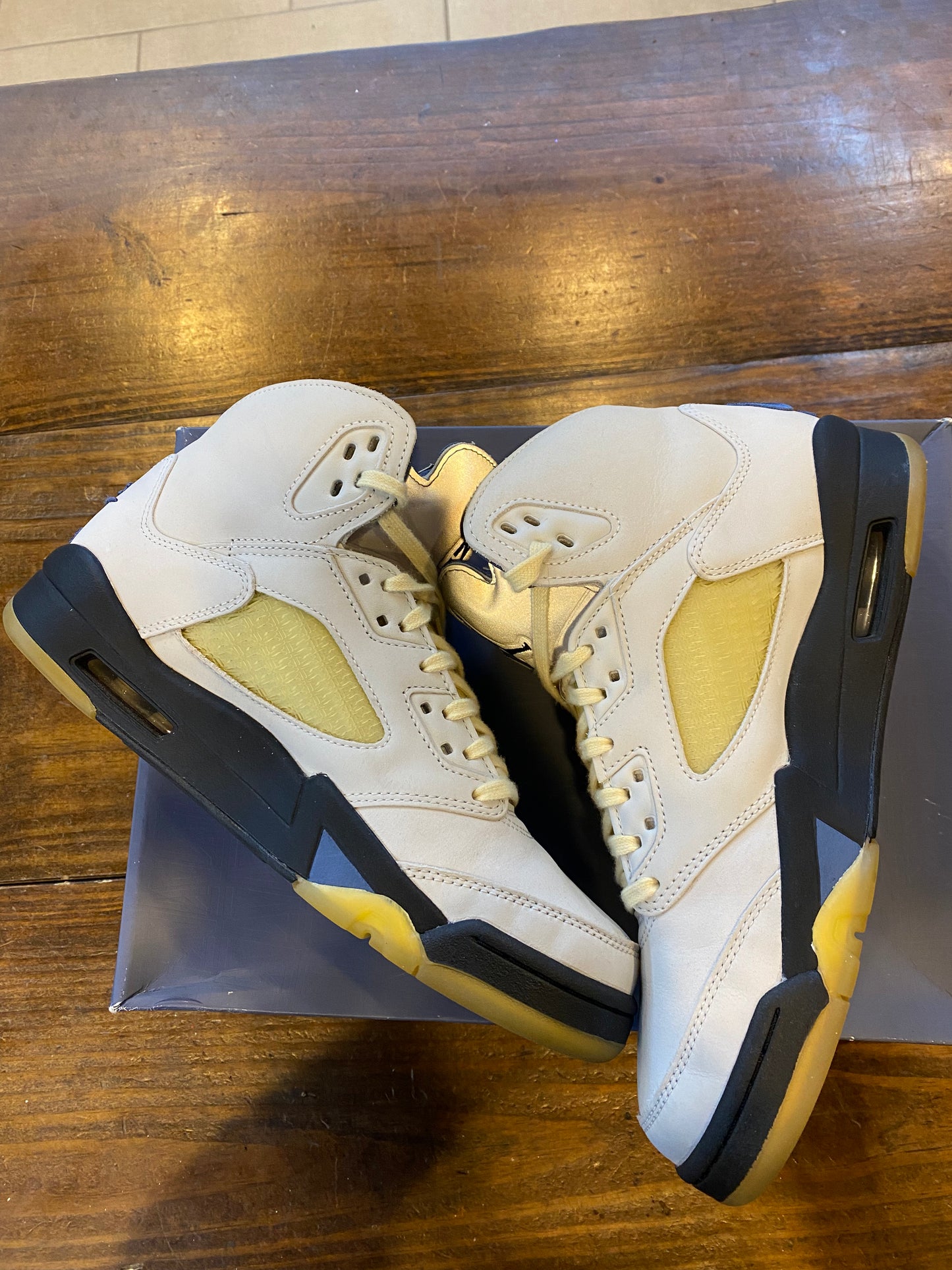 A Ma Maniere X Wmns Jordan 5 Retro Dawn PRE OWNED