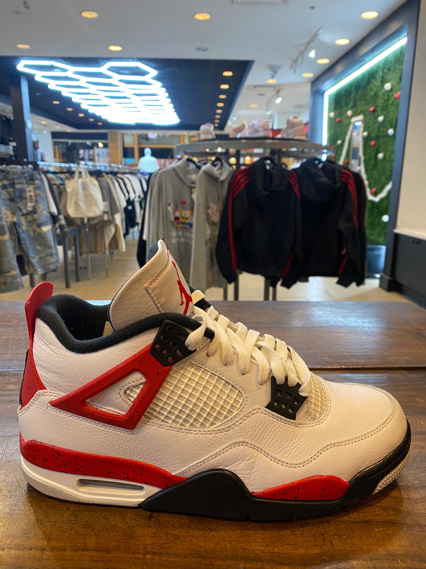 Jordan 4 Retro Red Cement PRE OWNED