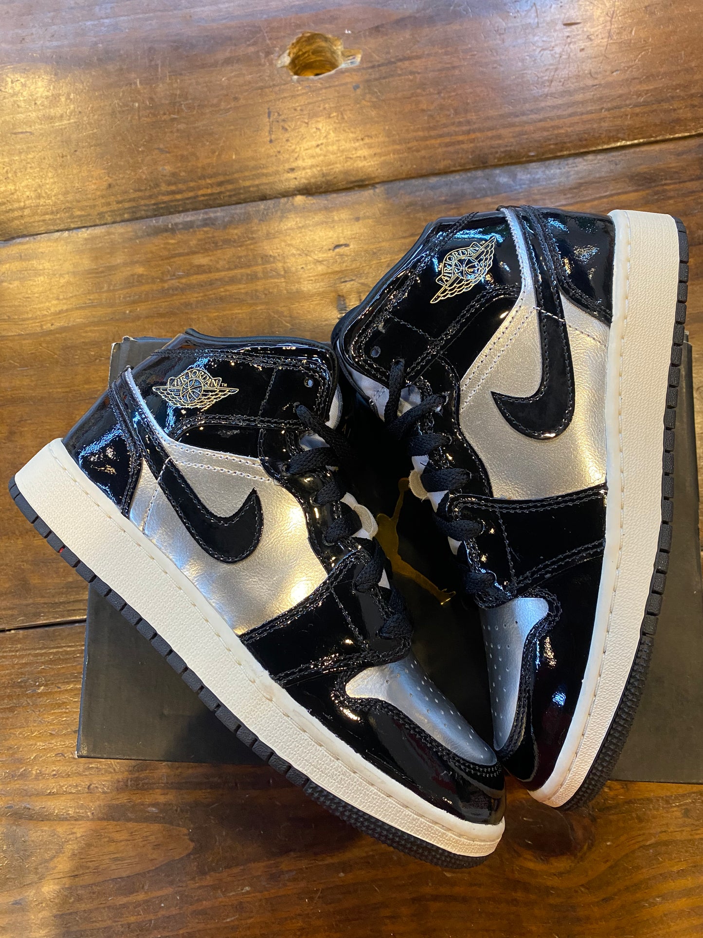 Jordan 1 Mid SE GS Black Metallic Silver PRE OWNED