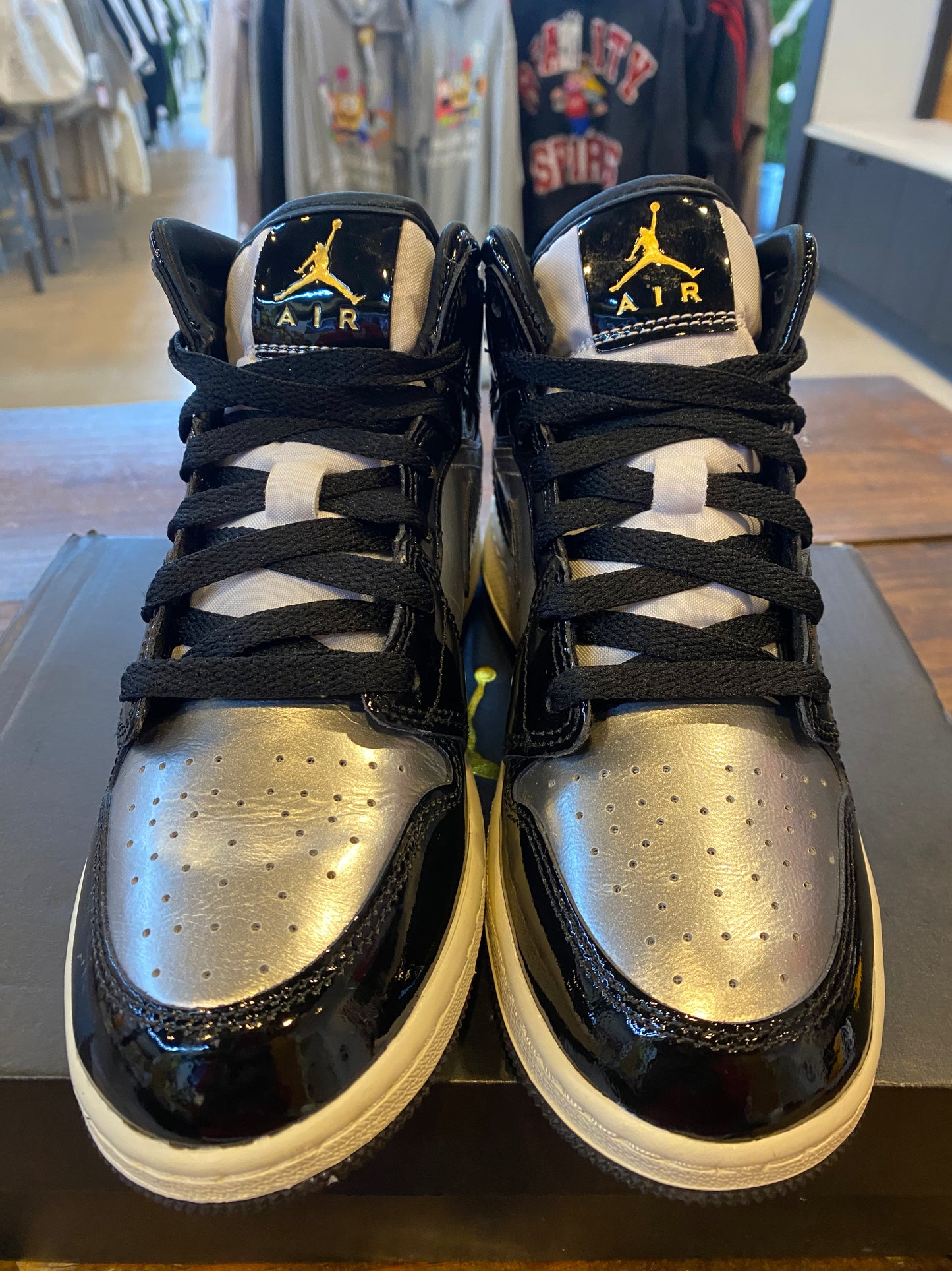 Jordan 1 Mid SE GS Black Metallic Silver PRE OWNED