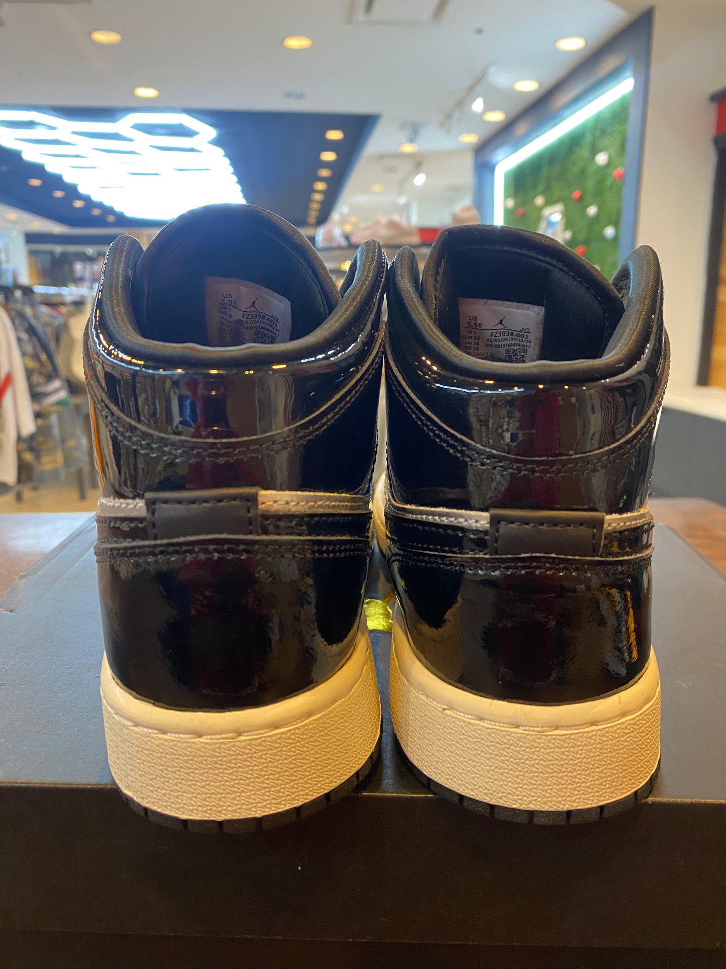 Jordan 1 Mid SE GS Black Metallic Silver PRE OWNED