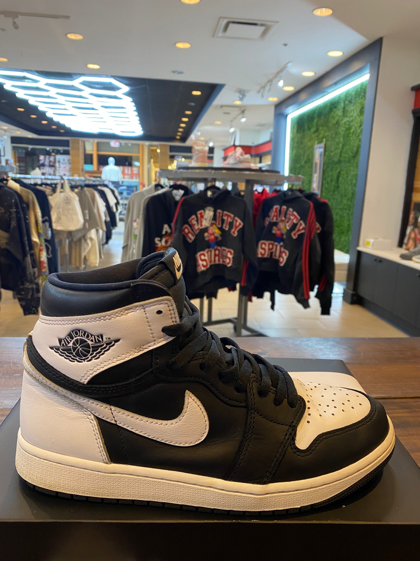 Jordan 1 Retro High OG Black White 2 0 PRE OWNED