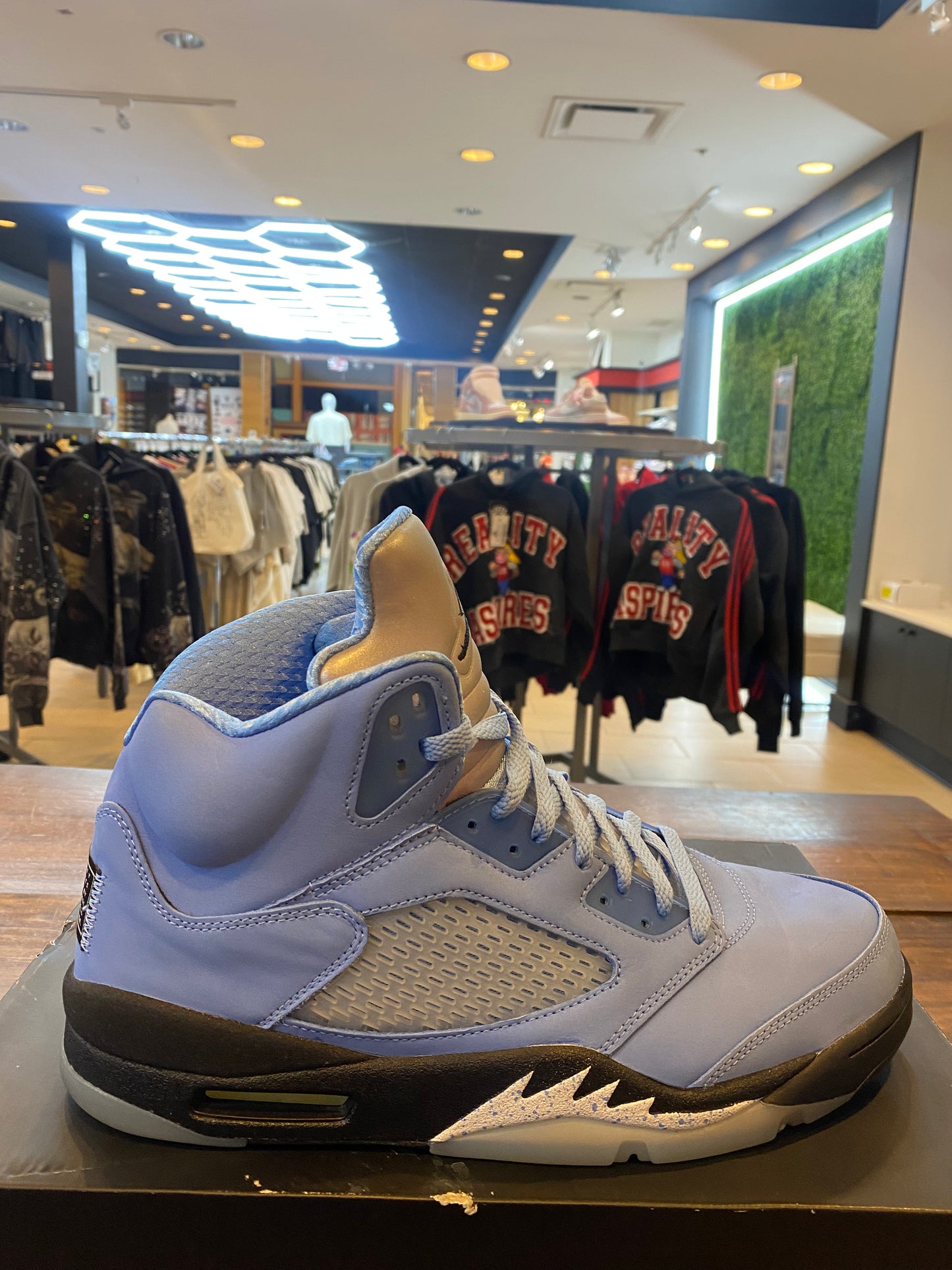 Jordan 5 Retro SE UNC PRE OWNED