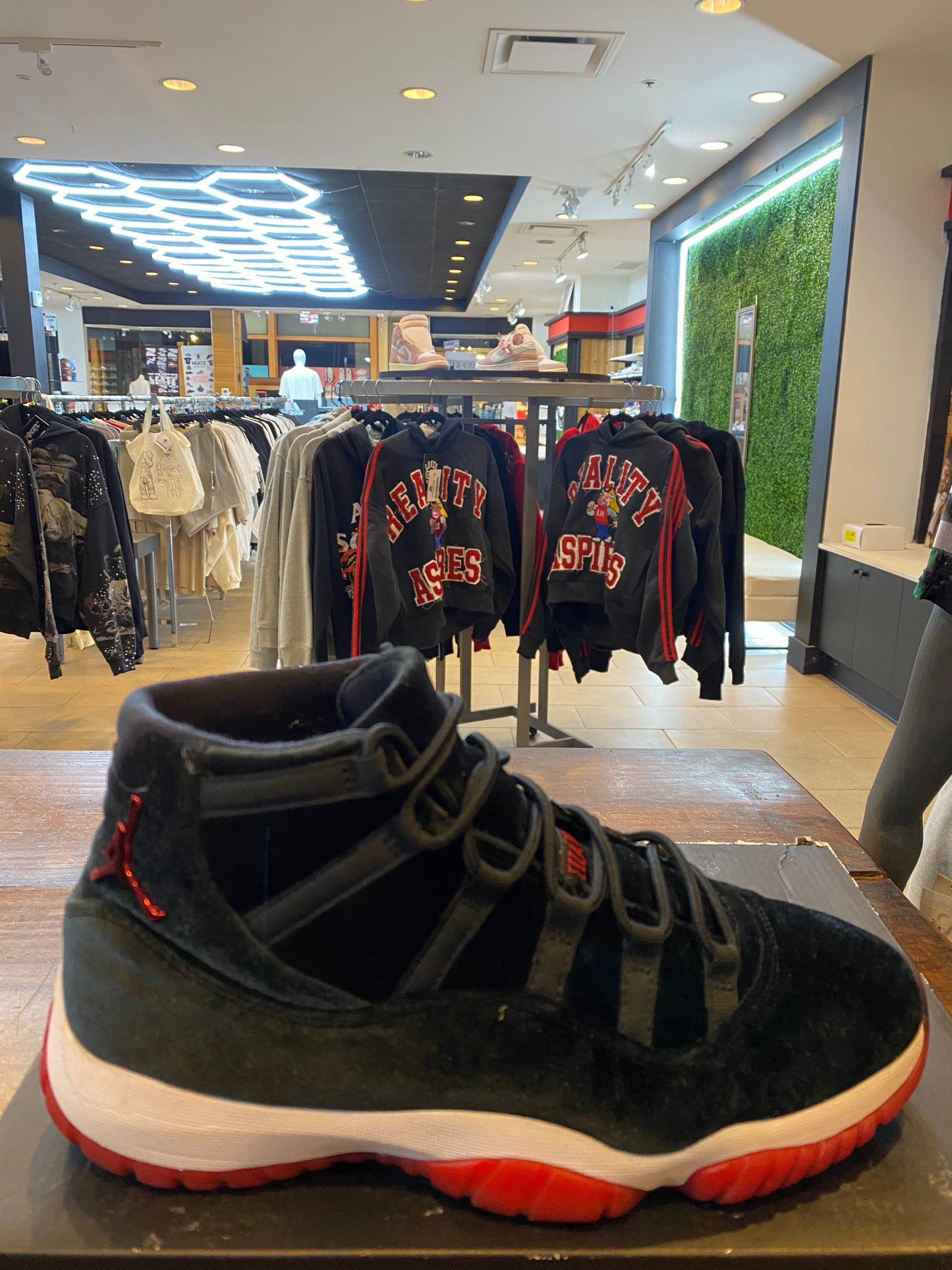 Wmns Jordan 11 Retro Bred Velvet PRE OWNED