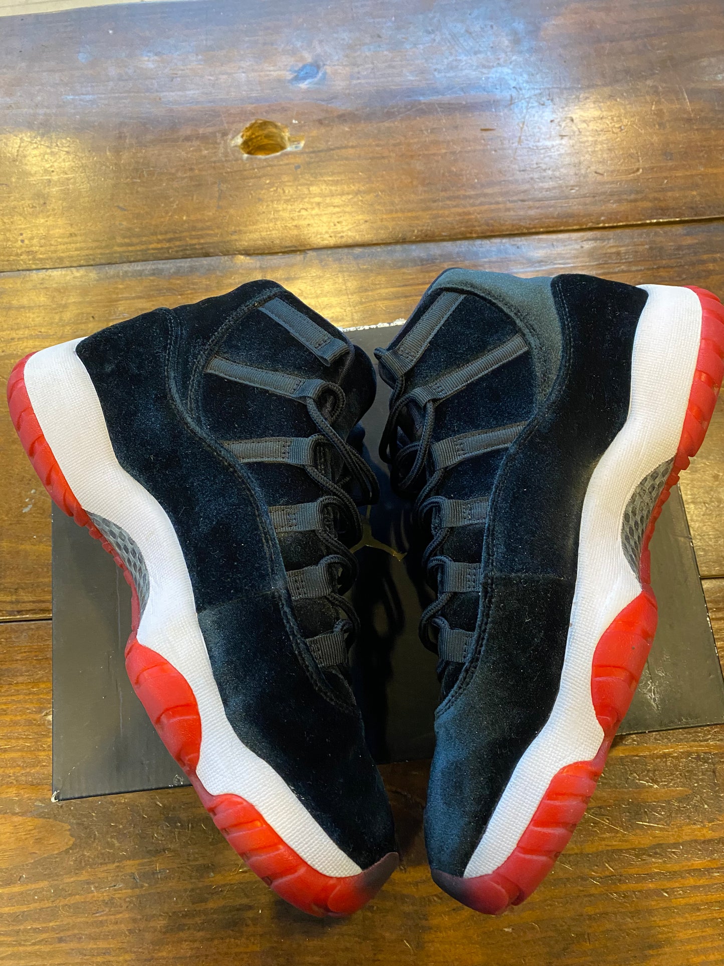 Wmns Jordan 11 Retro Bred Velvet PRE OWNED