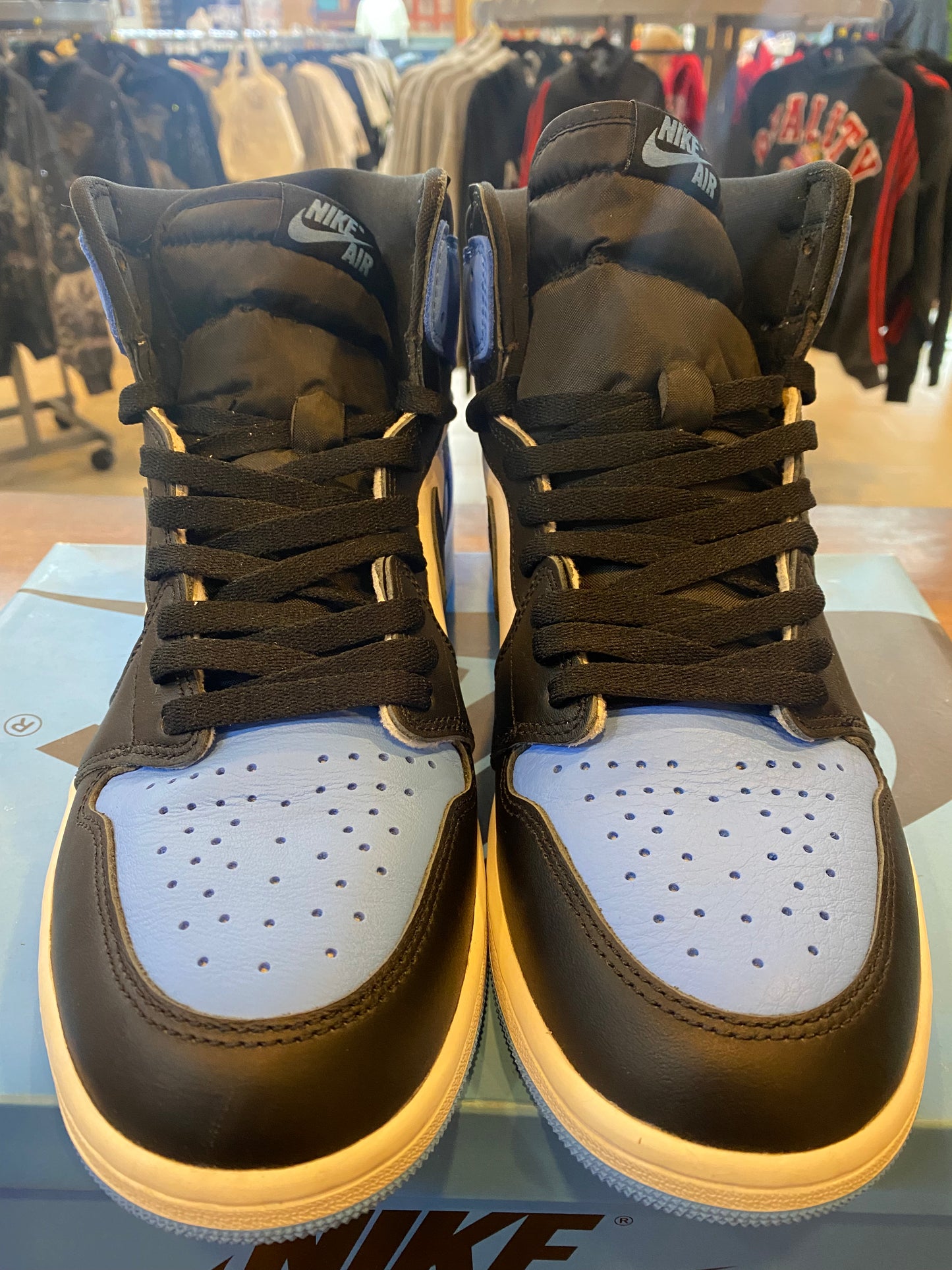 Jordan 1 Retro High OG UNC Toe PRE OWNED