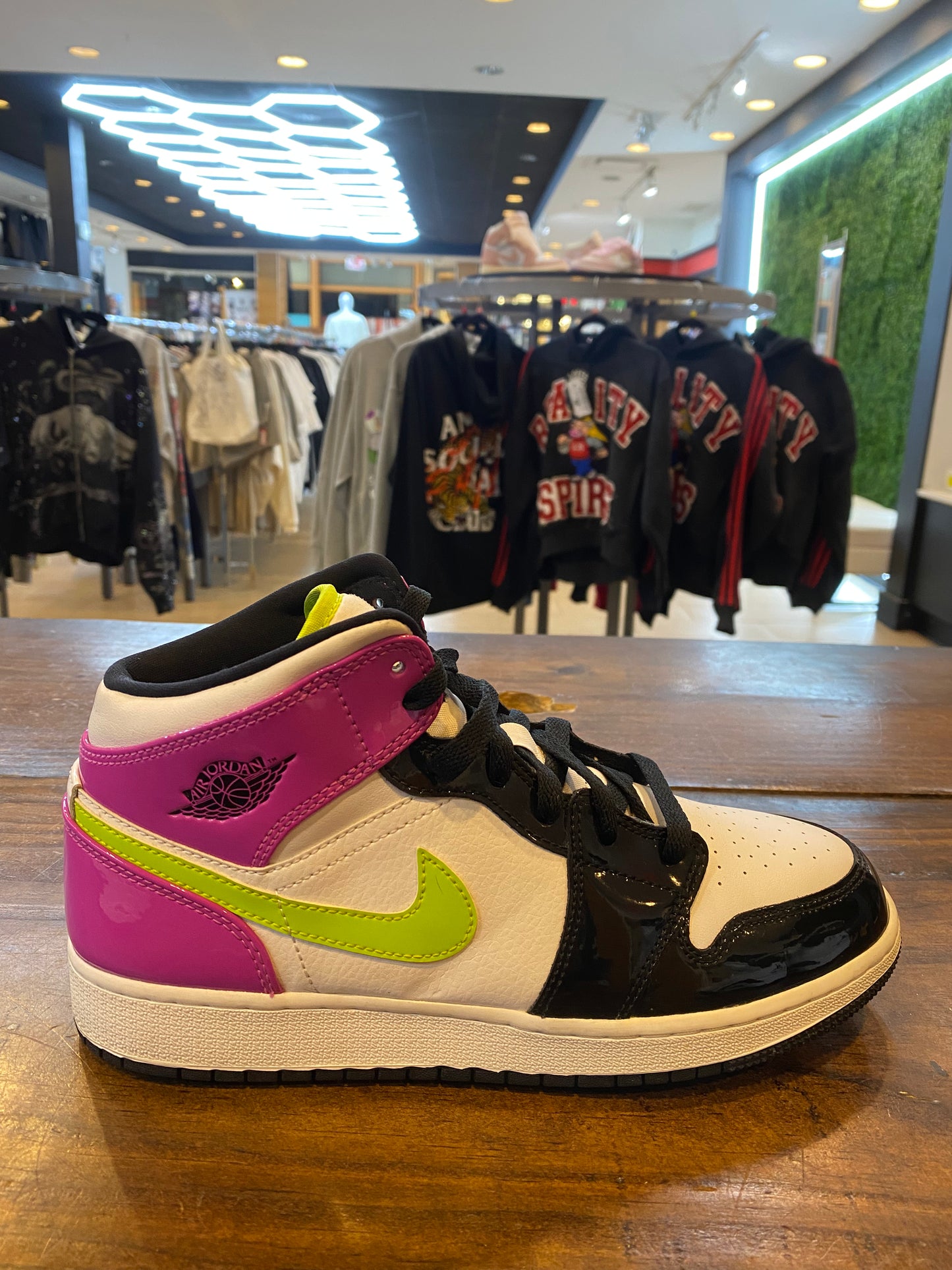 Jordan 1 Mid SE GS Cyber Active Fuchsia PRE OWNED