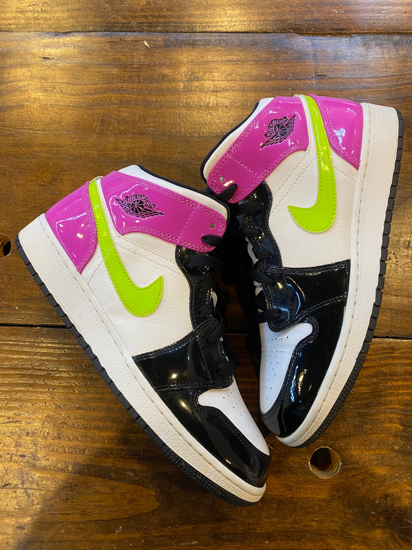 Jordan 1 Mid SE GS Cyber Active Fuchsia PRE OWNED