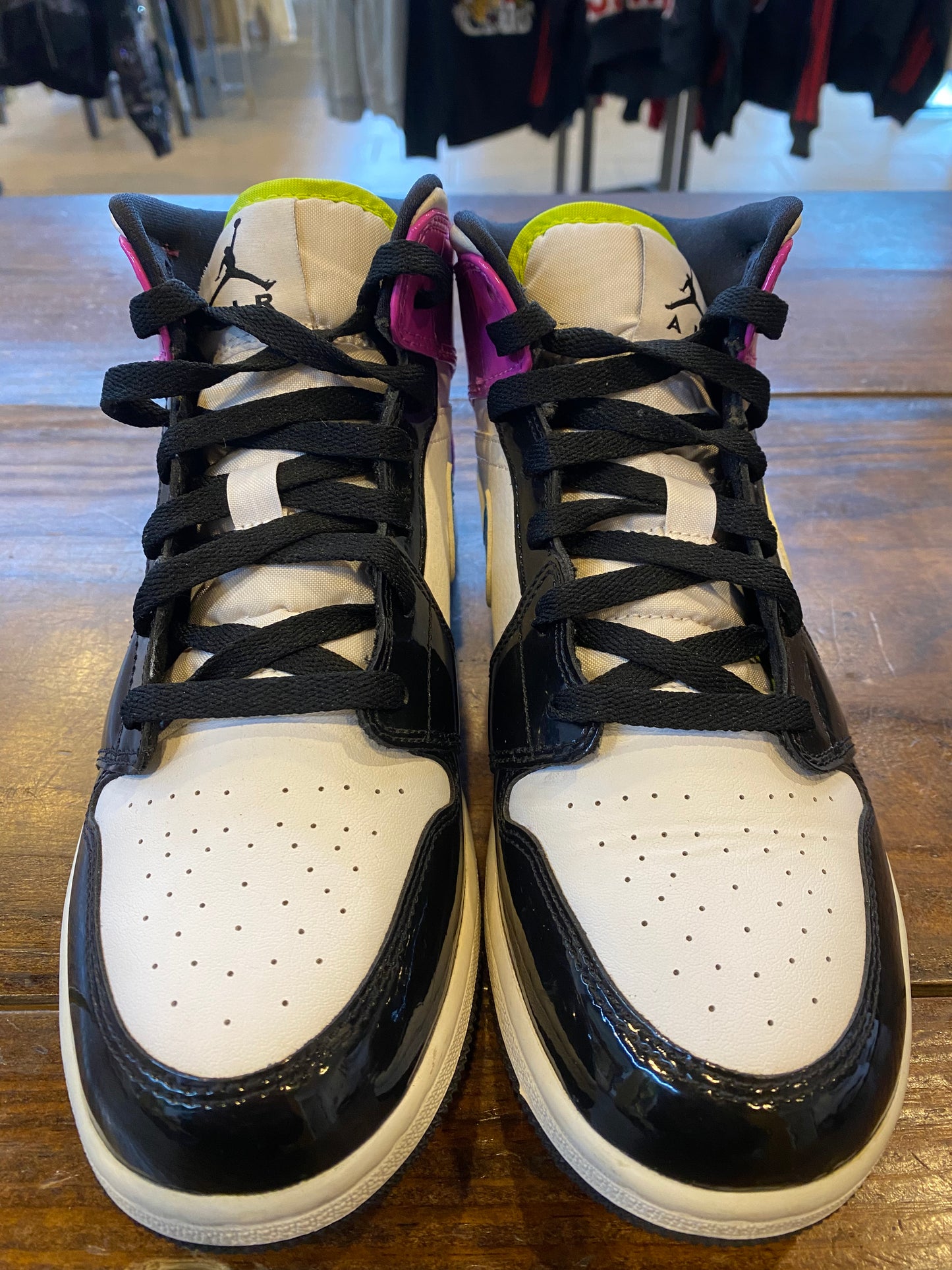 Jordan 1 Mid SE GS Cyber Active Fuchsia PRE OWNED