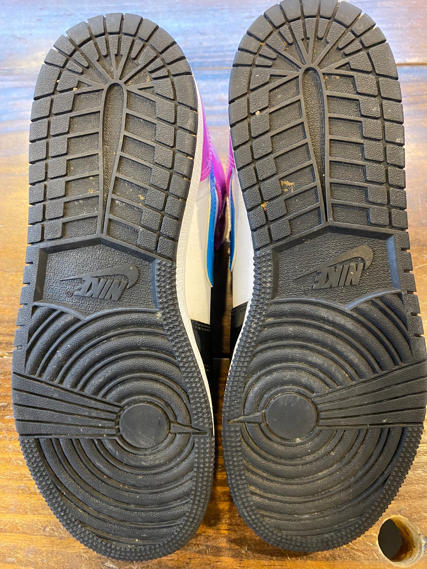 Jordan 1 Mid SE GS Cyber Active Fuchsia PRE OWNED