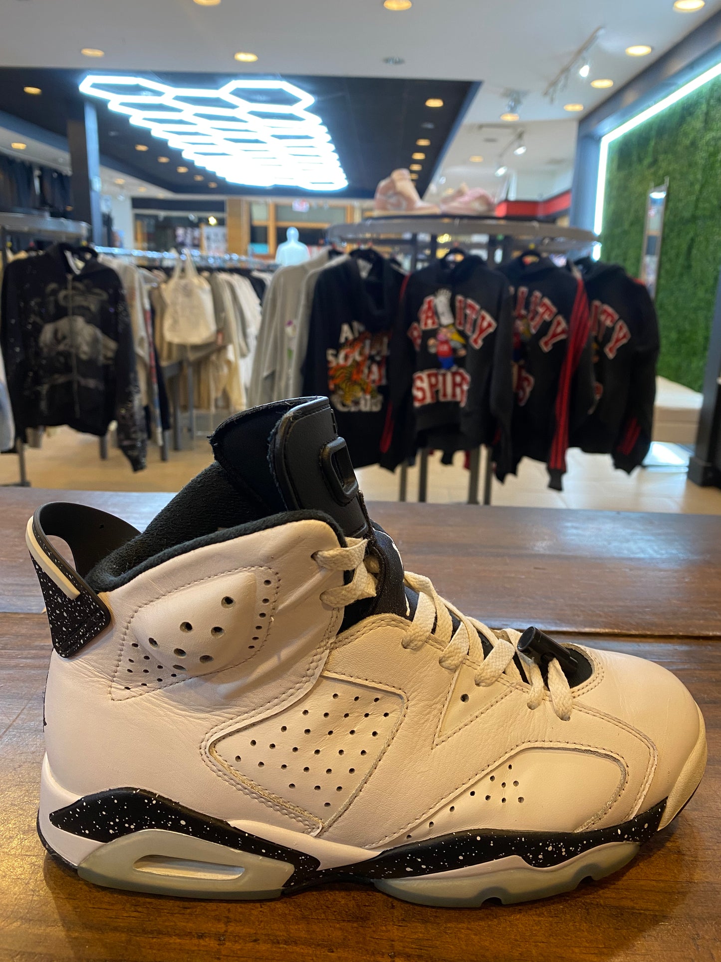 Jordan 6 Retro Reverse Oreo PRE OWNED