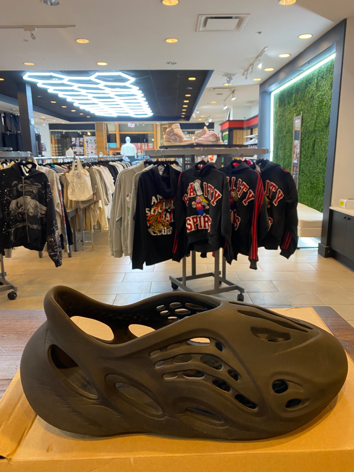 Yeezy Foam Runner Carbon PRE OWNED