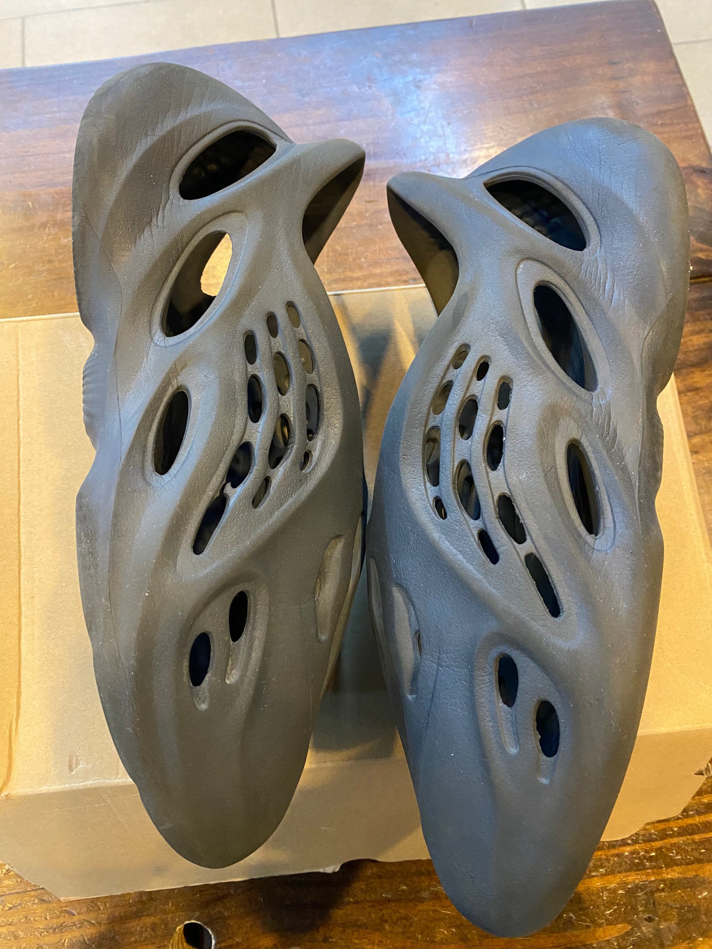 Yeezy Foam Runner Carbon PRE OWNED