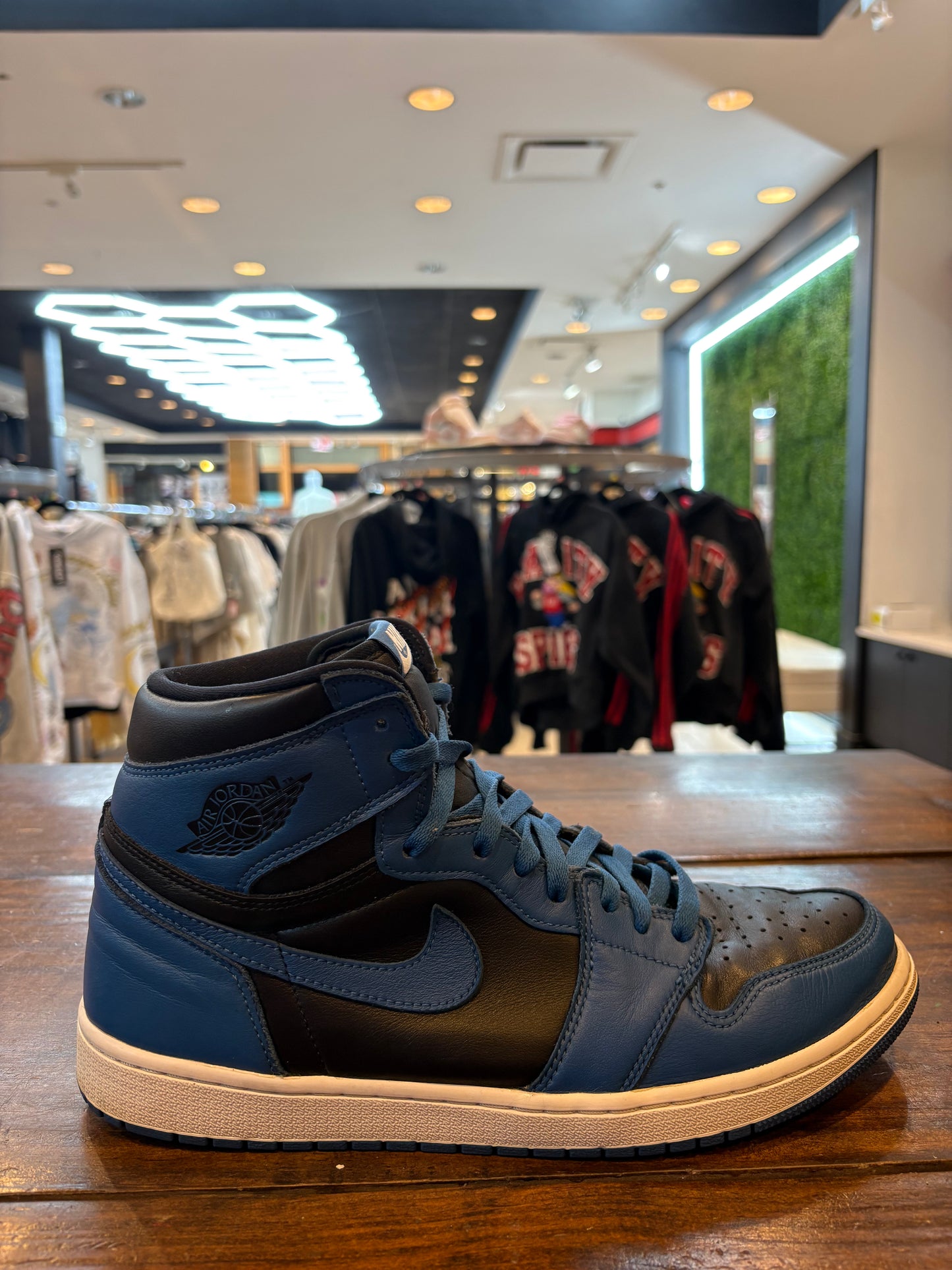 Jordan 1 Retro High OG Dark Marina Blue PRE OWNED