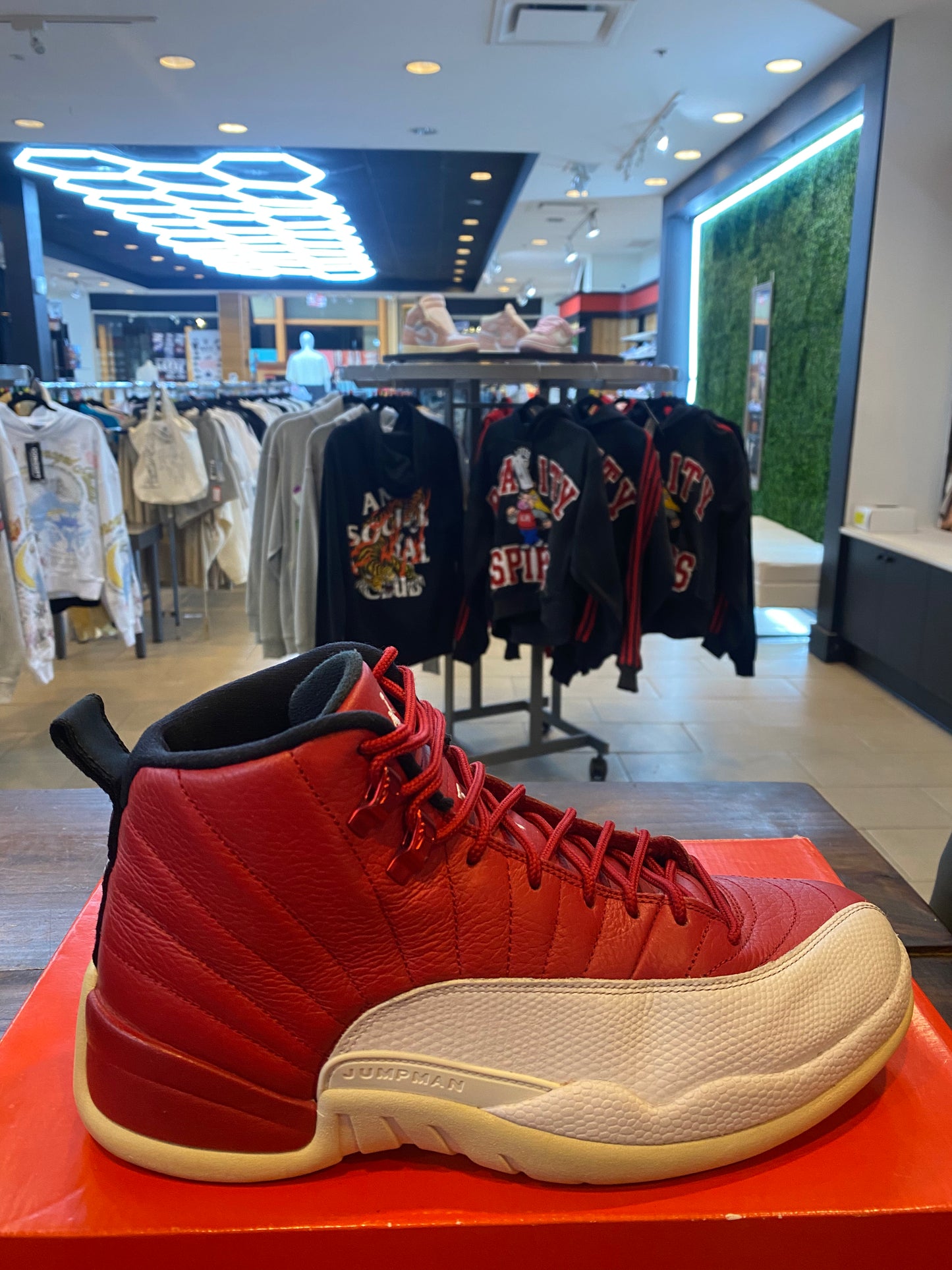 Jordan 12 Retro Gym Red PRE OWNED