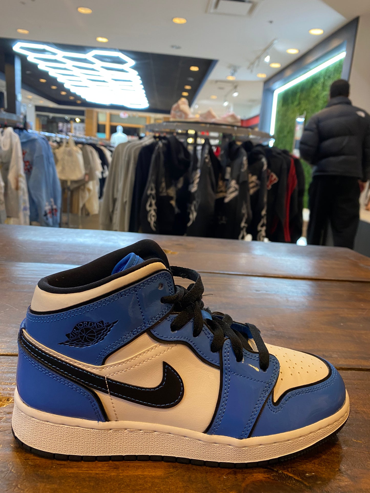 Jordan 1 Mid SE GS Signal Blue PRE OWNED