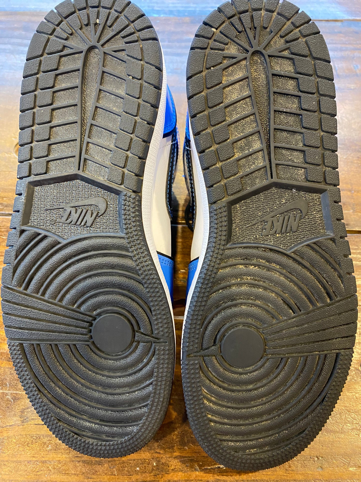 Jordan 1 Mid SE GS Signal Blue PRE OWNED