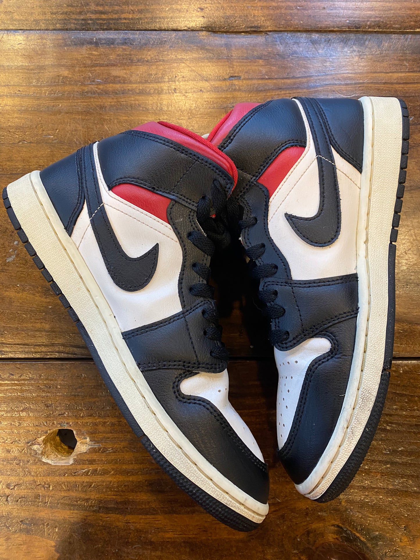 Wmns Jordan 1 Mid Black Sail Gym Red PRE OWNED