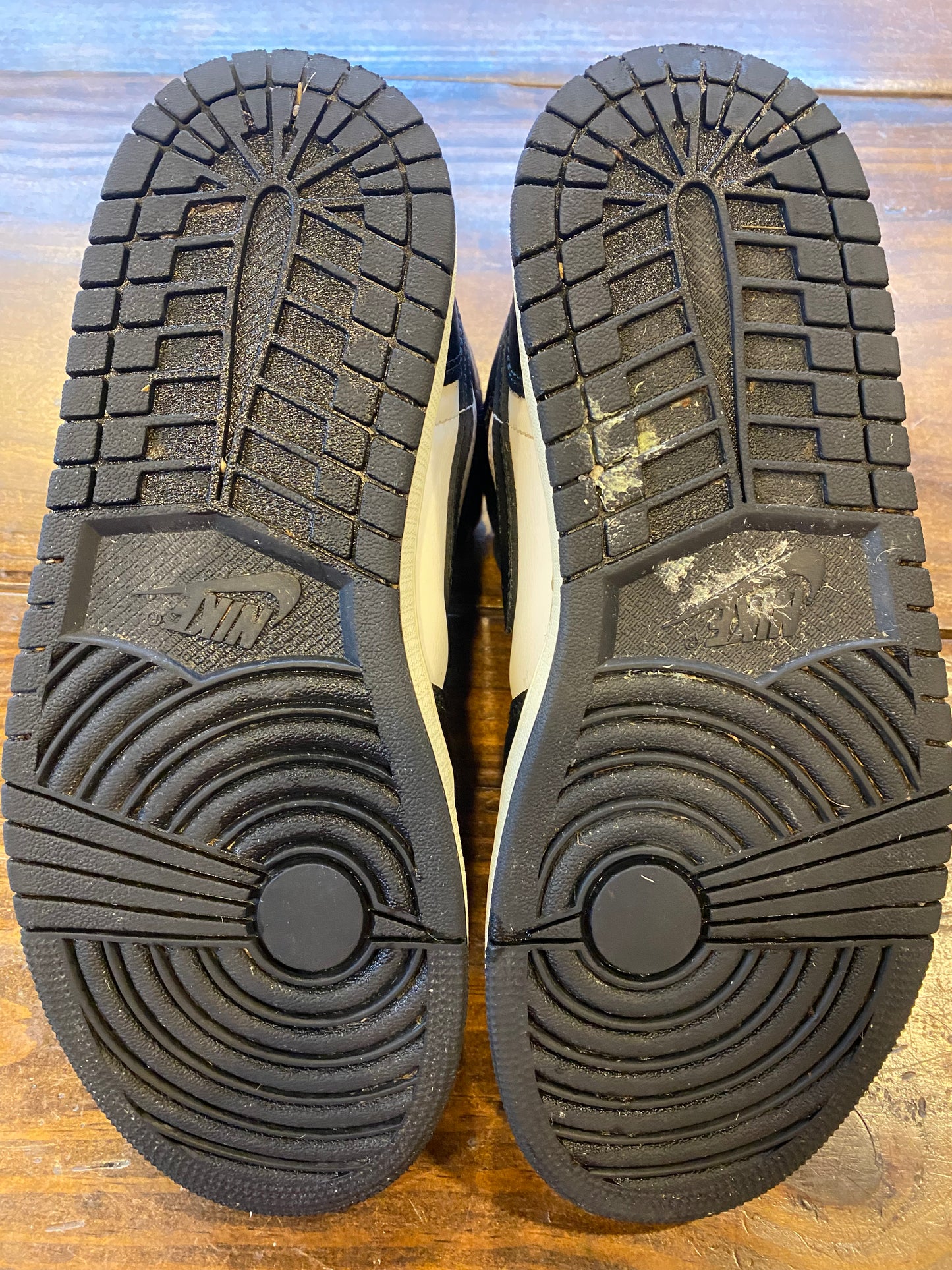 Wmns Jordan 1 Mid Black Sail Gym Red PRE OWNED