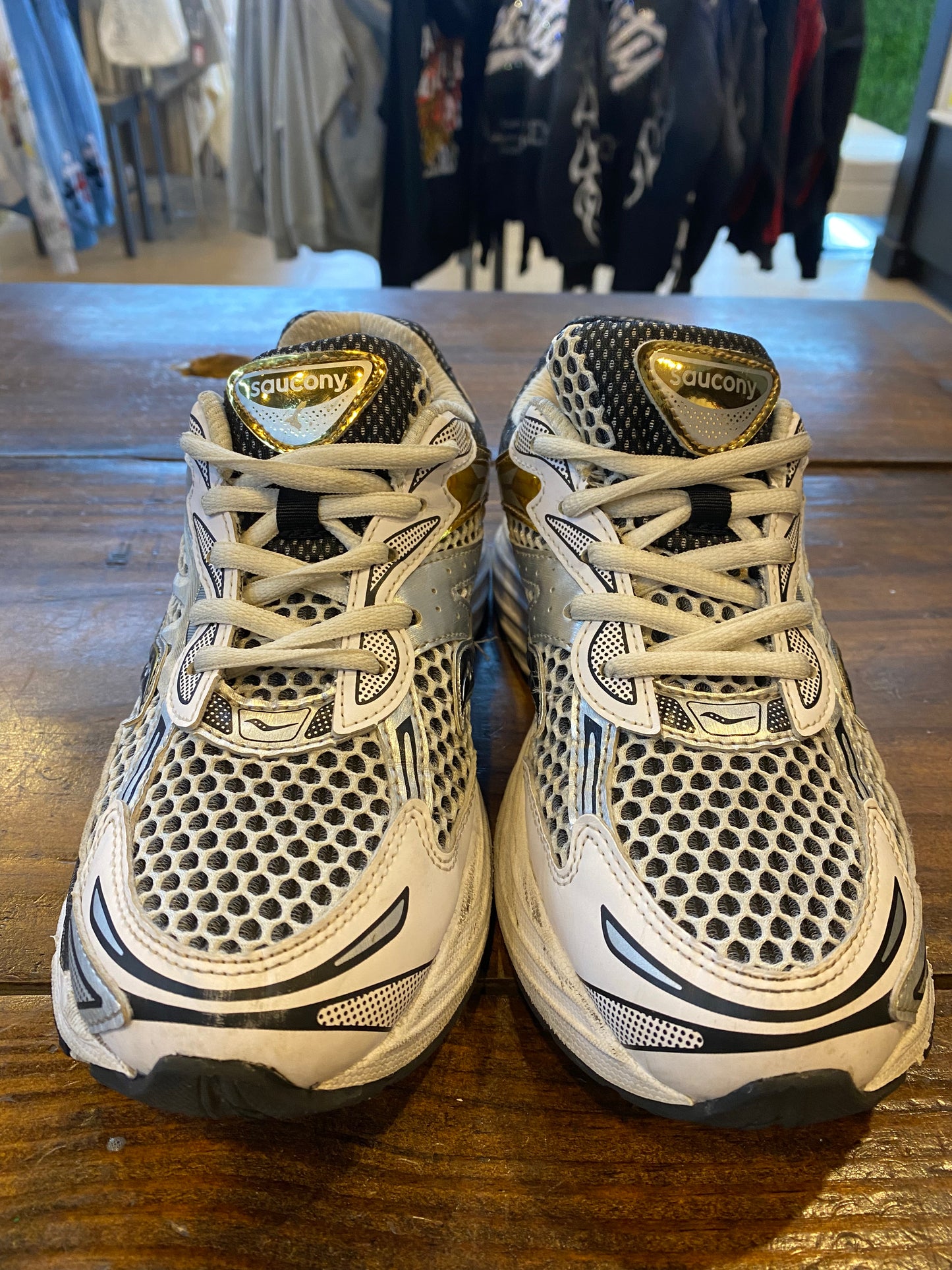 Saucony ProGrid Omni 9 Silver Gold PRE OWNED