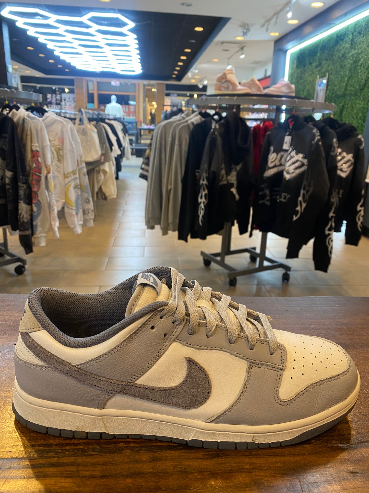 Dunk Low SE Light Carbon PRE OWNED