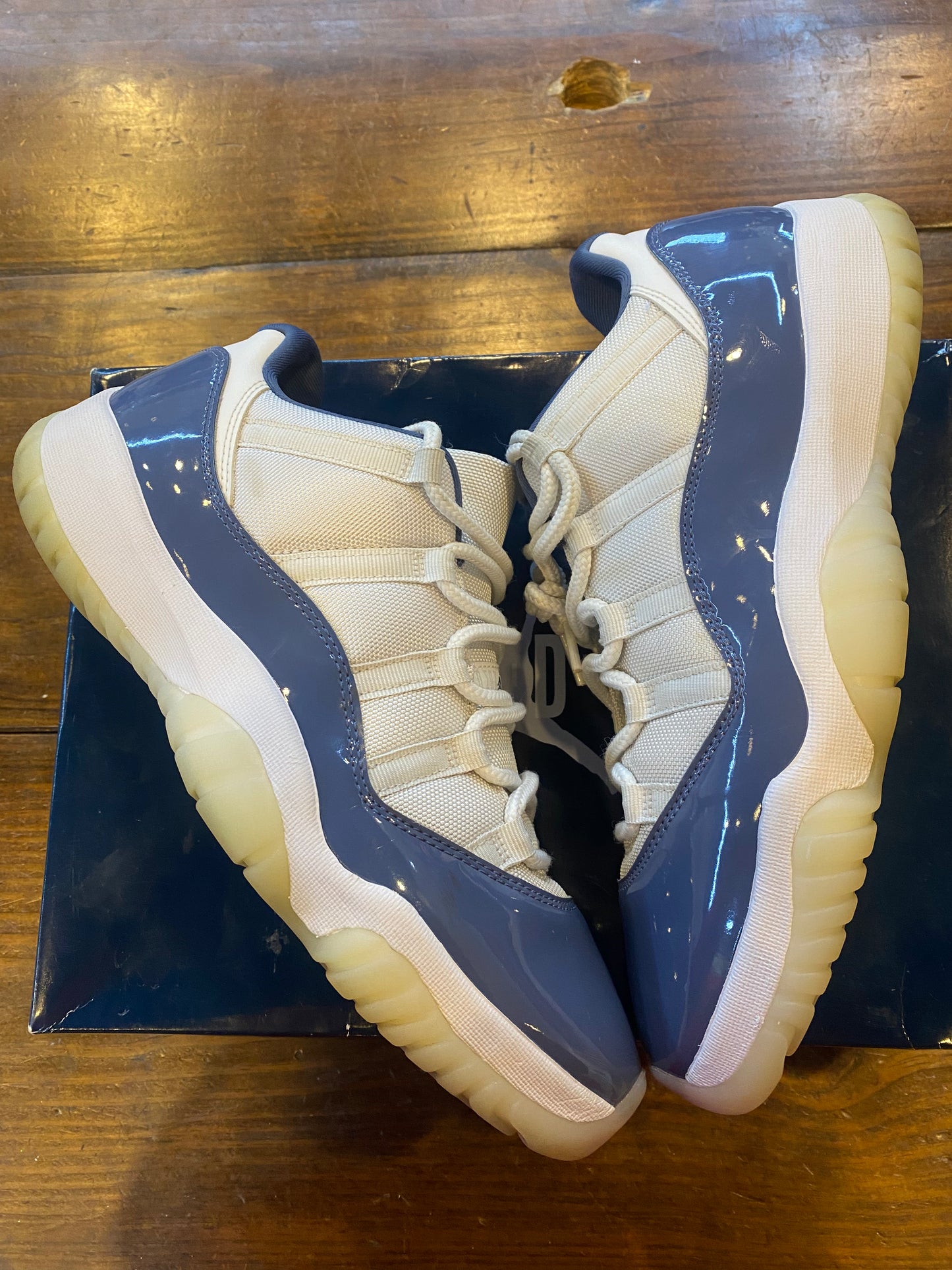 Jordan 11 Retro Low Diffused Blue PRE OWNED