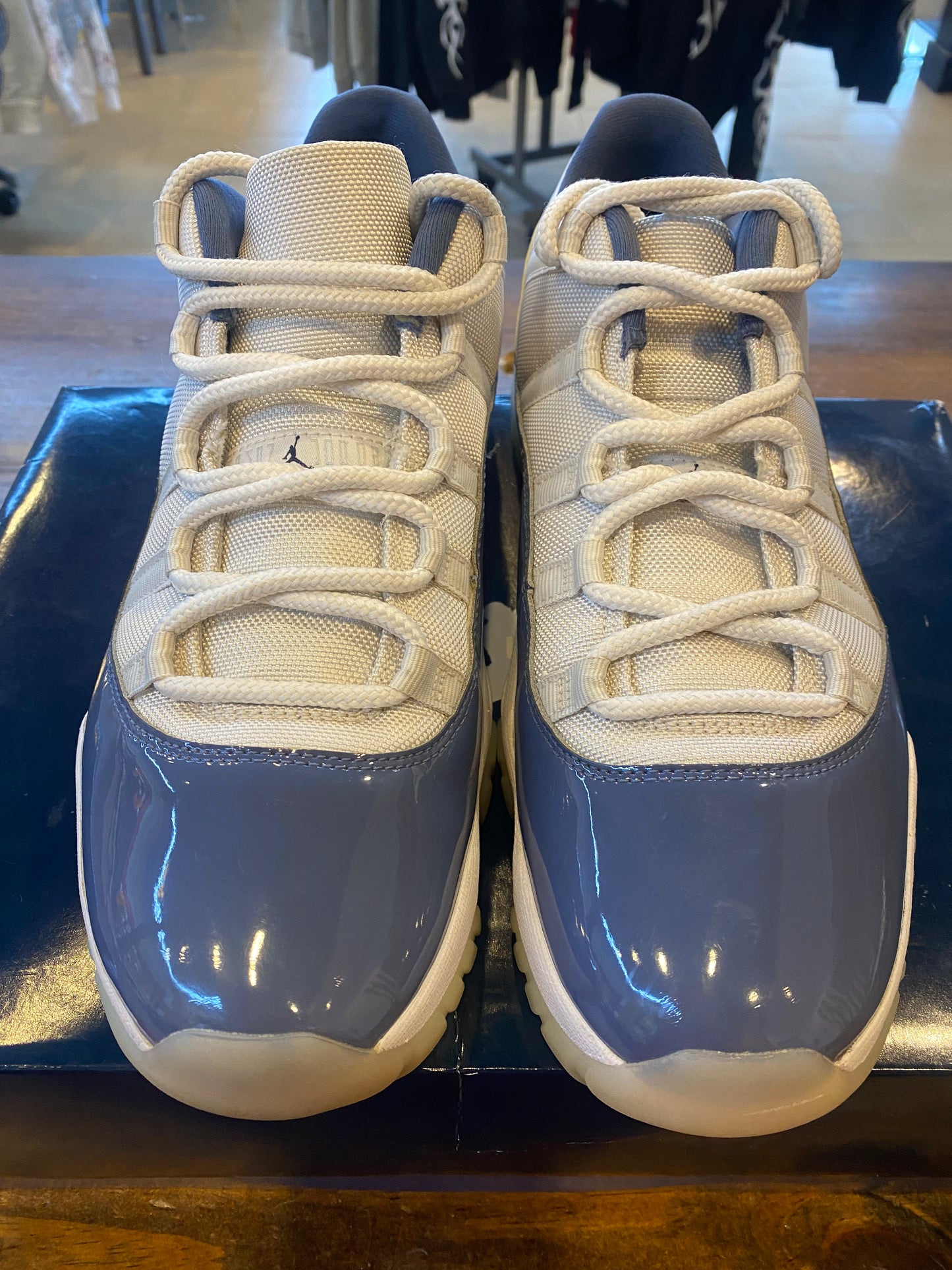 Jordan 11 Retro Low Diffused Blue PRE OWNED